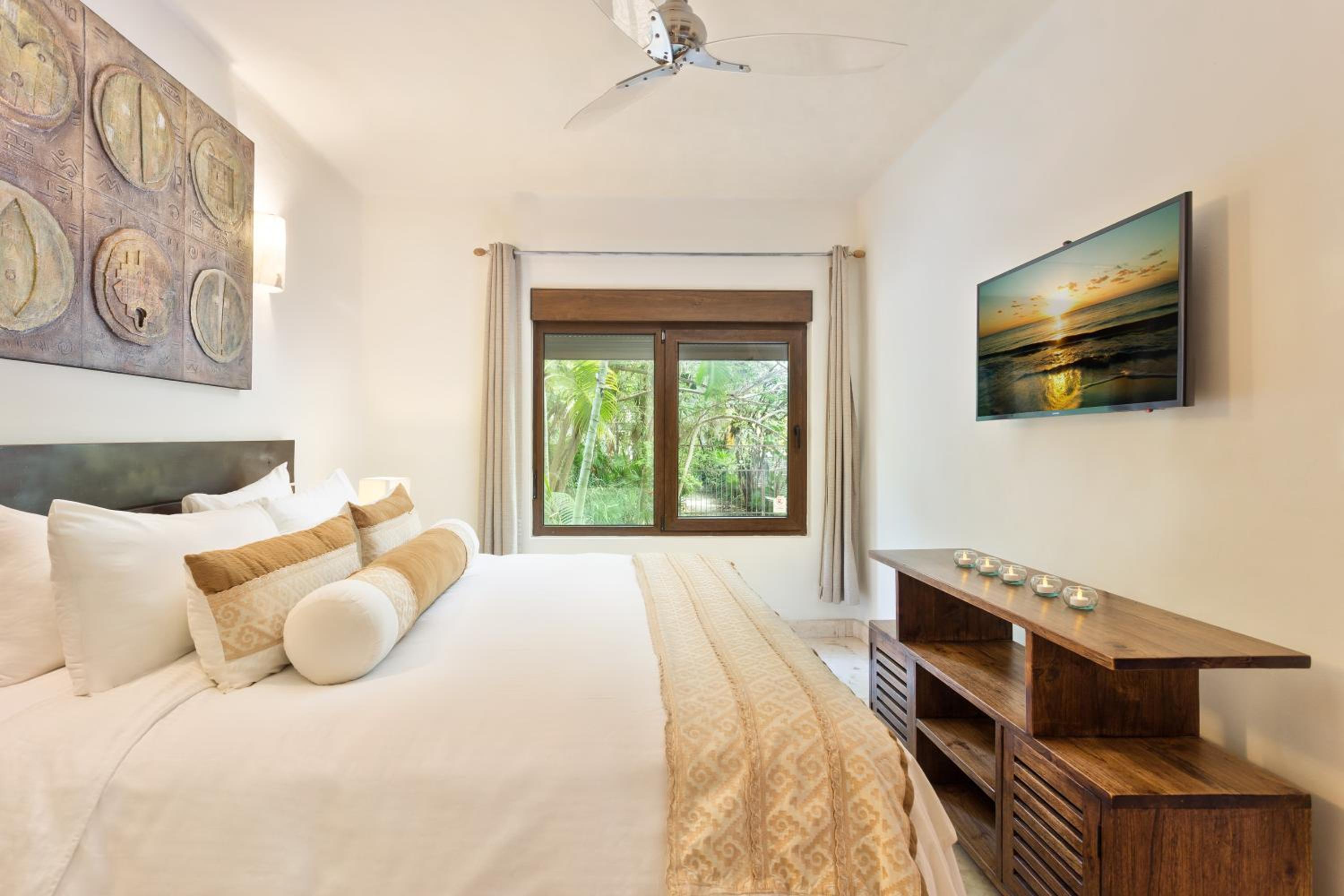 One-Bedroom Suite photo 1