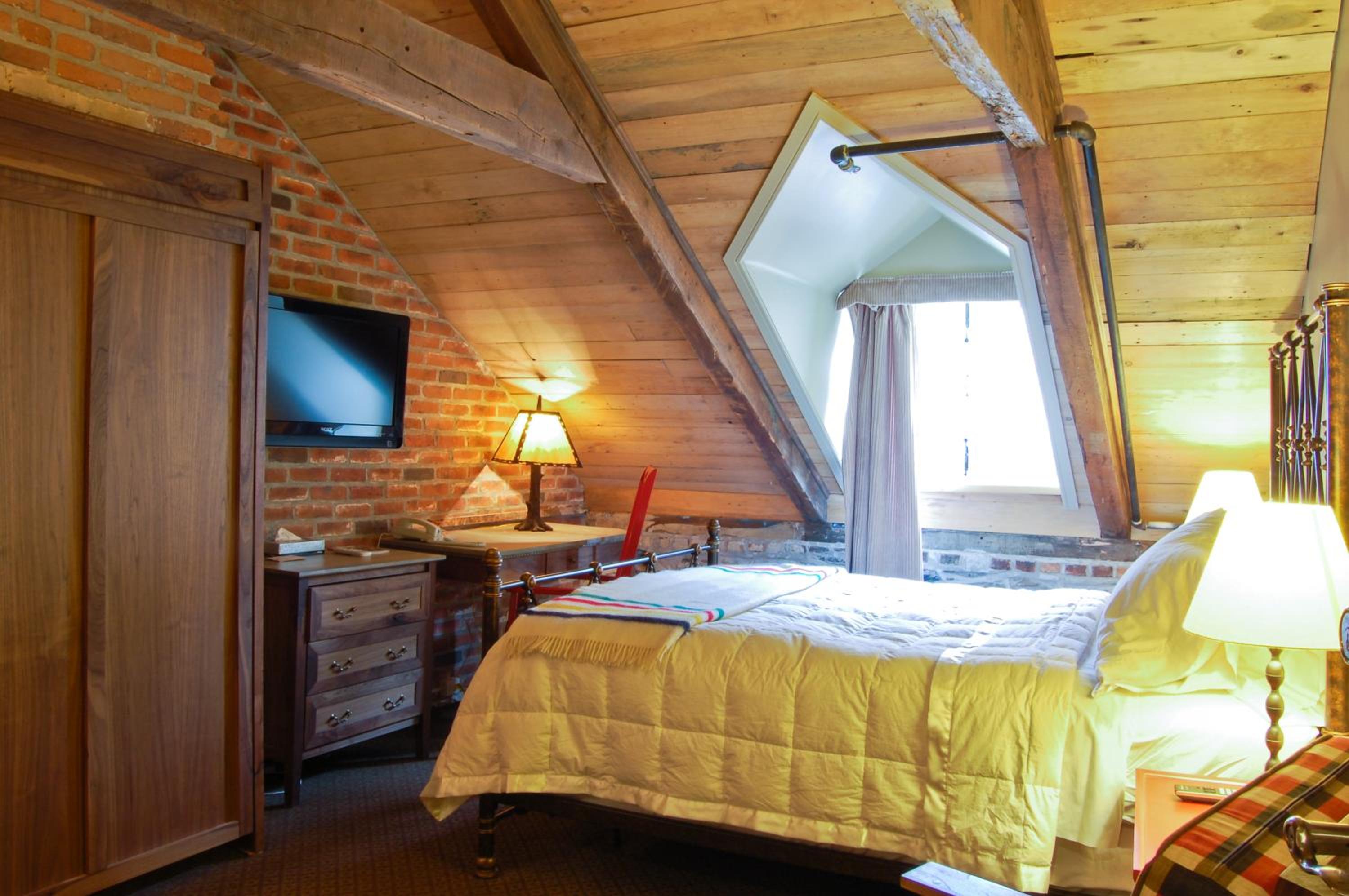 Superior Attic Room - Photo 2