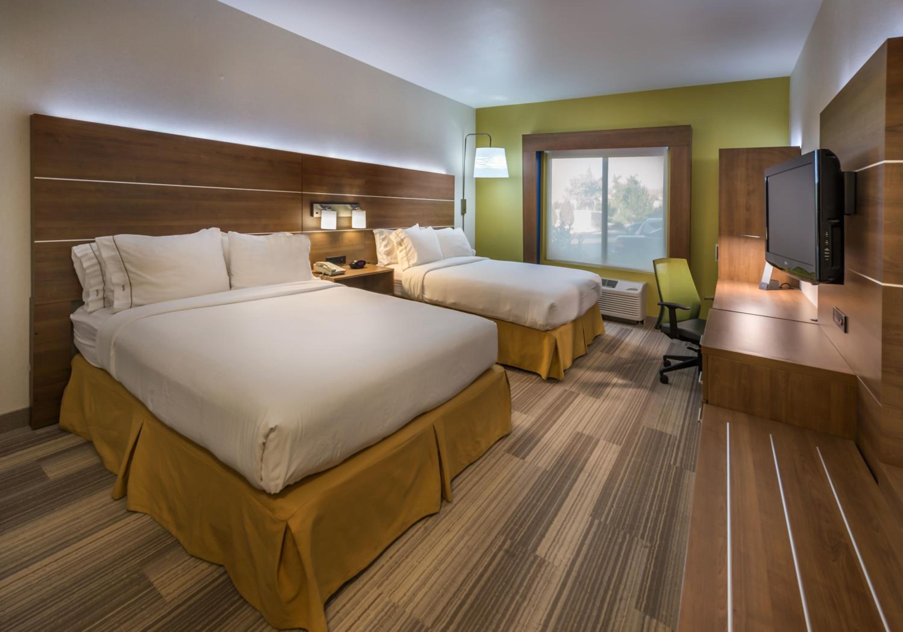 Standard Queen Room with Two Queen Beds and Mobility Accessible Tub - Photo 1