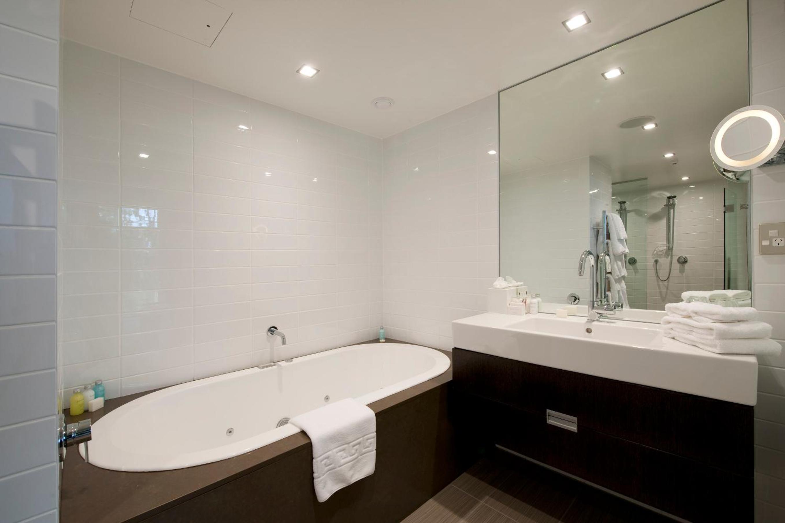 Luxury Suite with Spa Bath photo 3