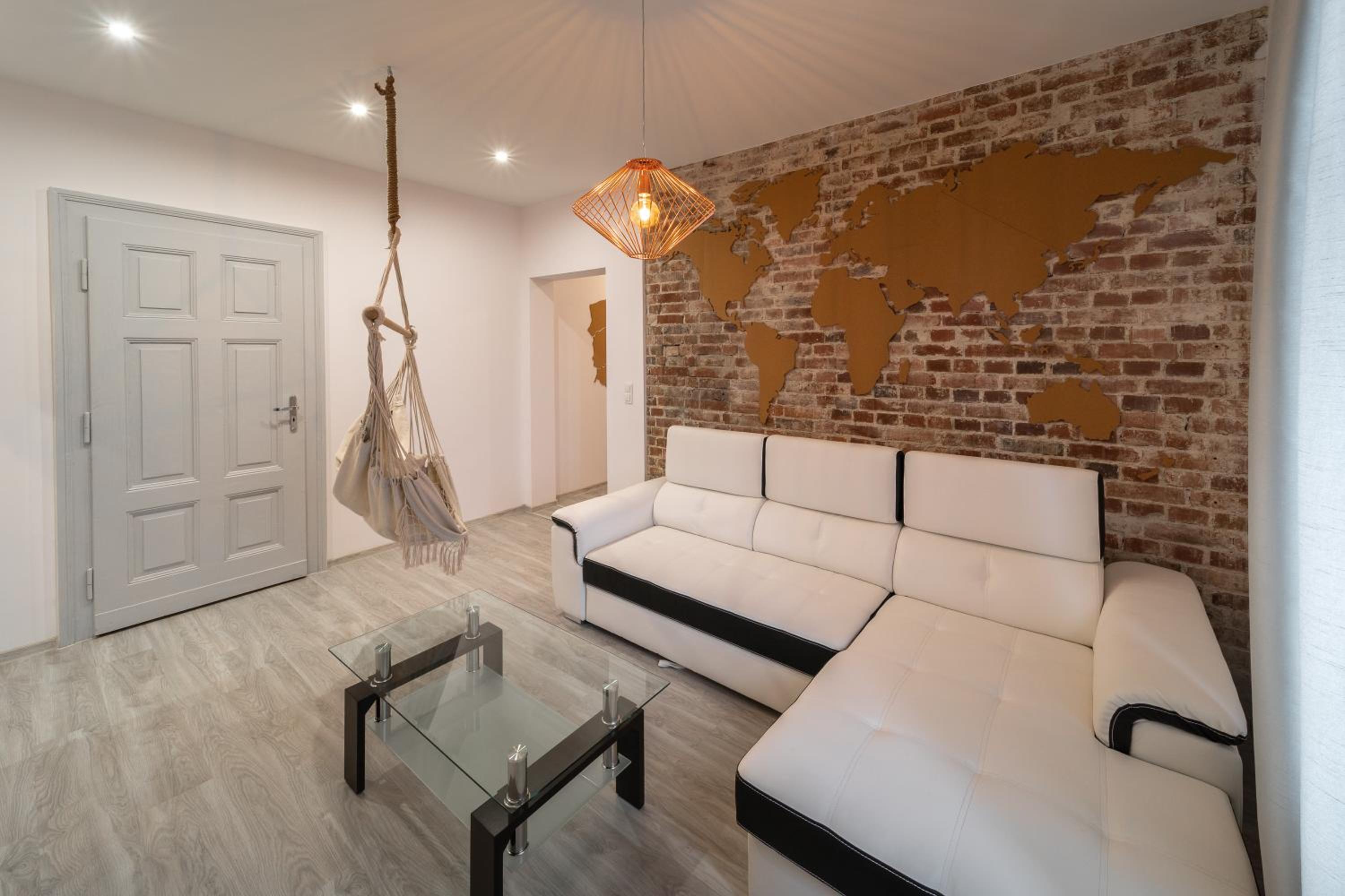 One-Bedroom Apartment - Photo 2