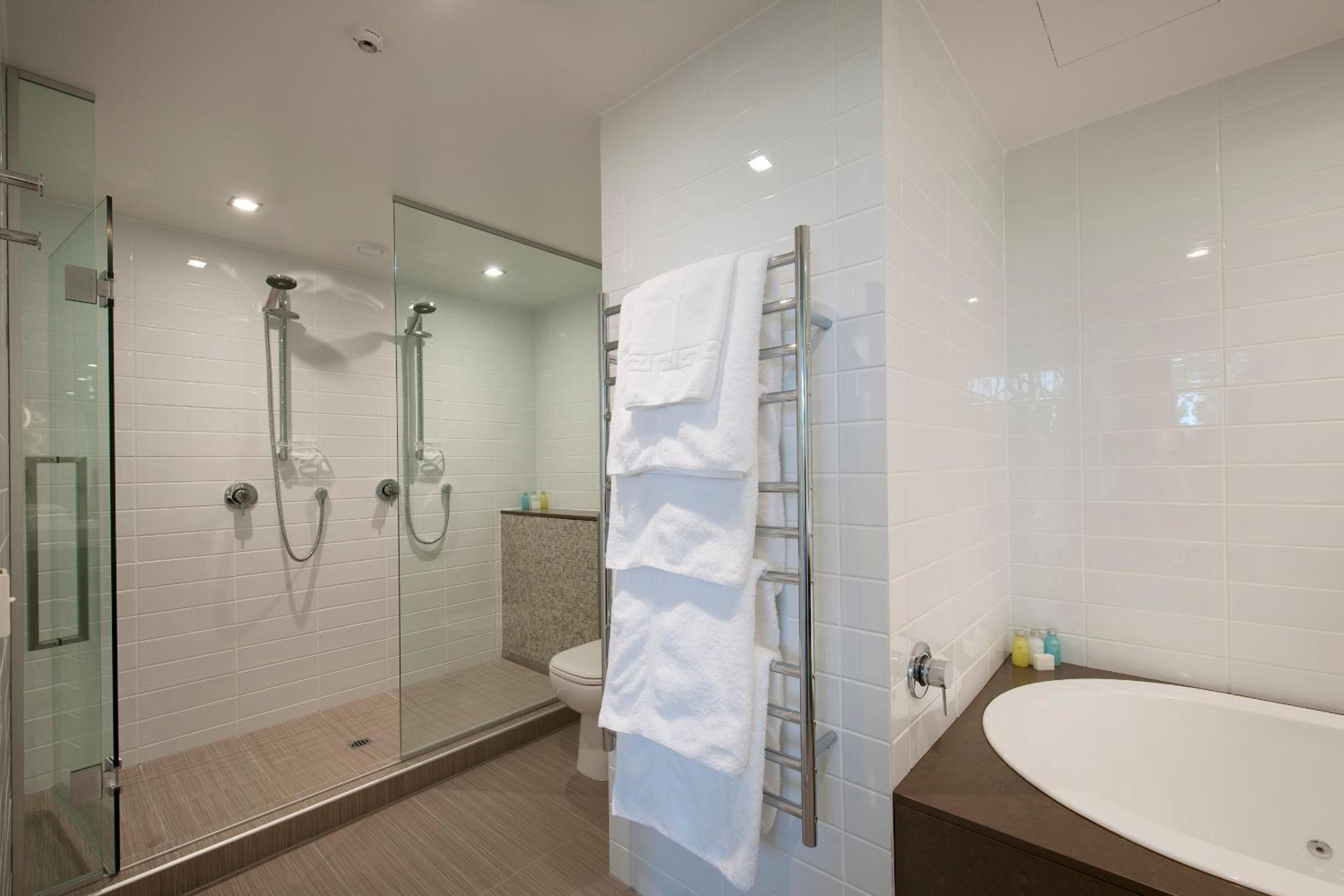 Luxury Suite with Spa Bath photo 2