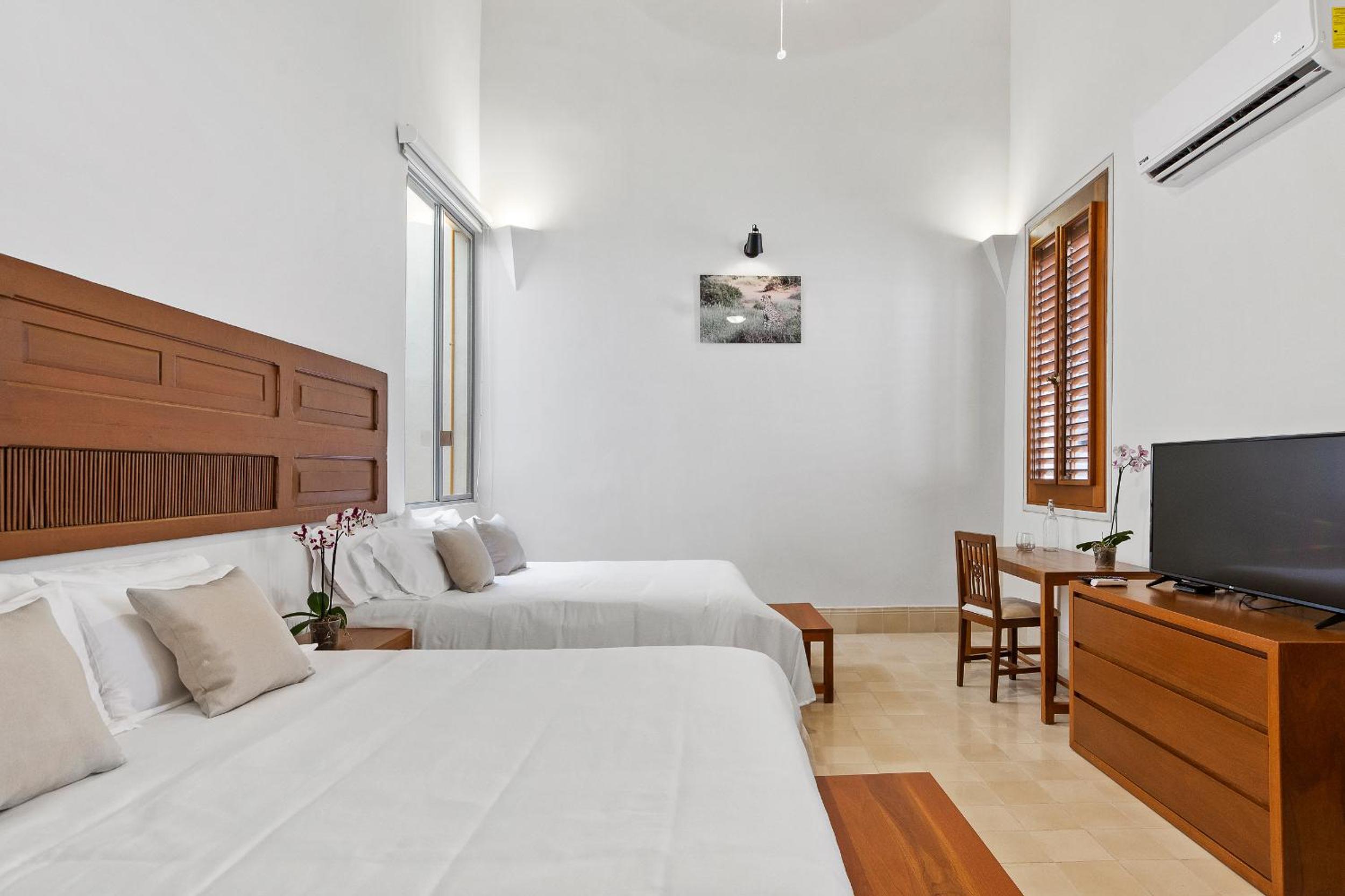 Deluxe Quadruple Room - Photo 1