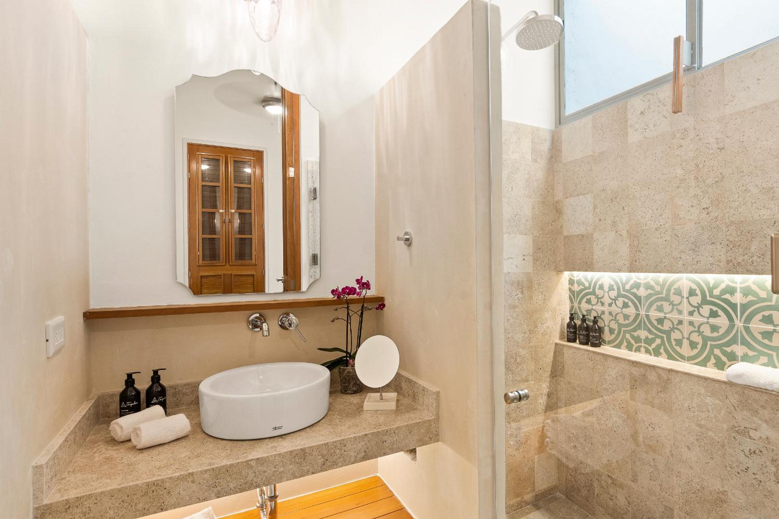 Deluxe Double Room with Balcony - Photo 2