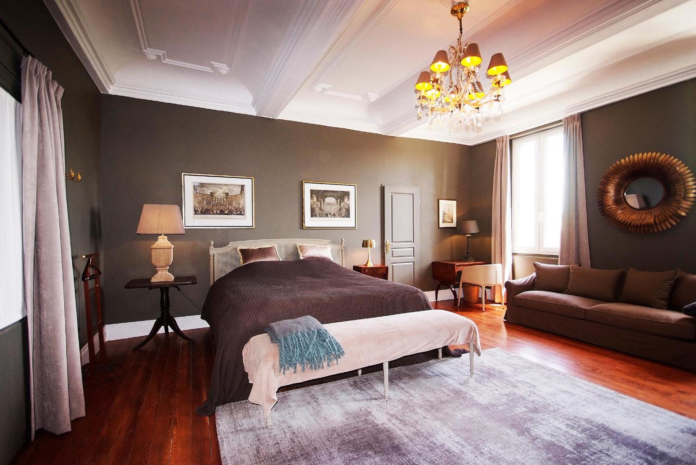 Deluxe King Suite photo 1