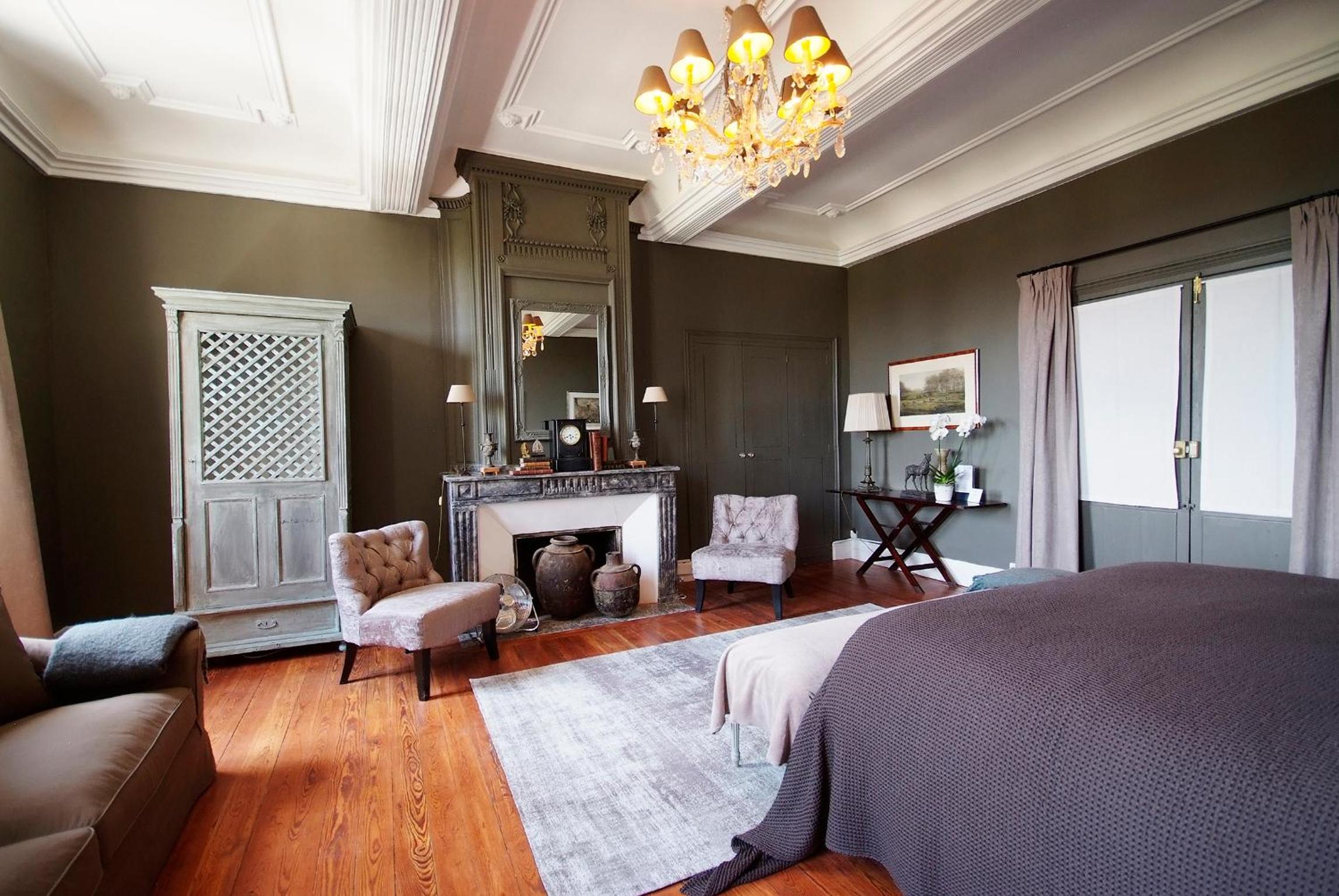Deluxe King Suite photo 3