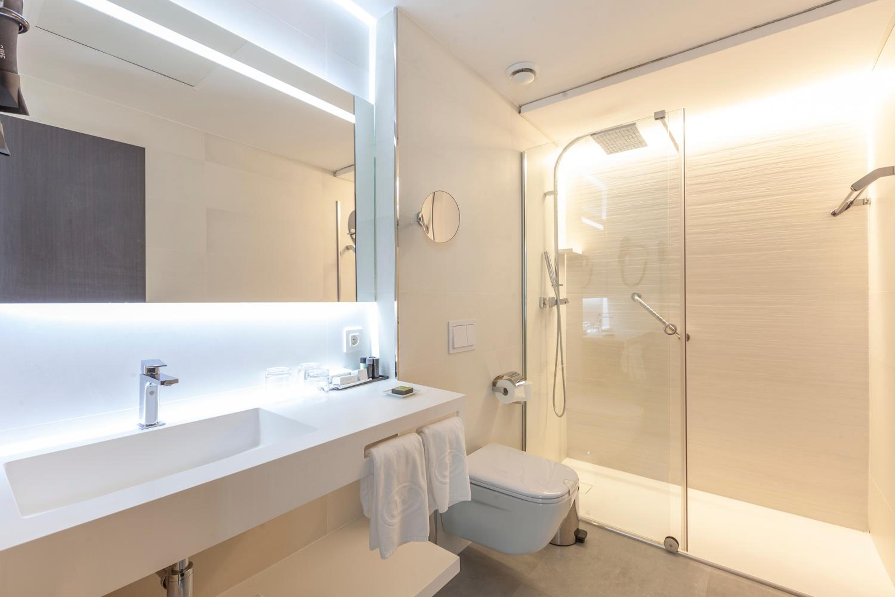 Economy Double or Twin Room (2 Adults + 1 Child)
