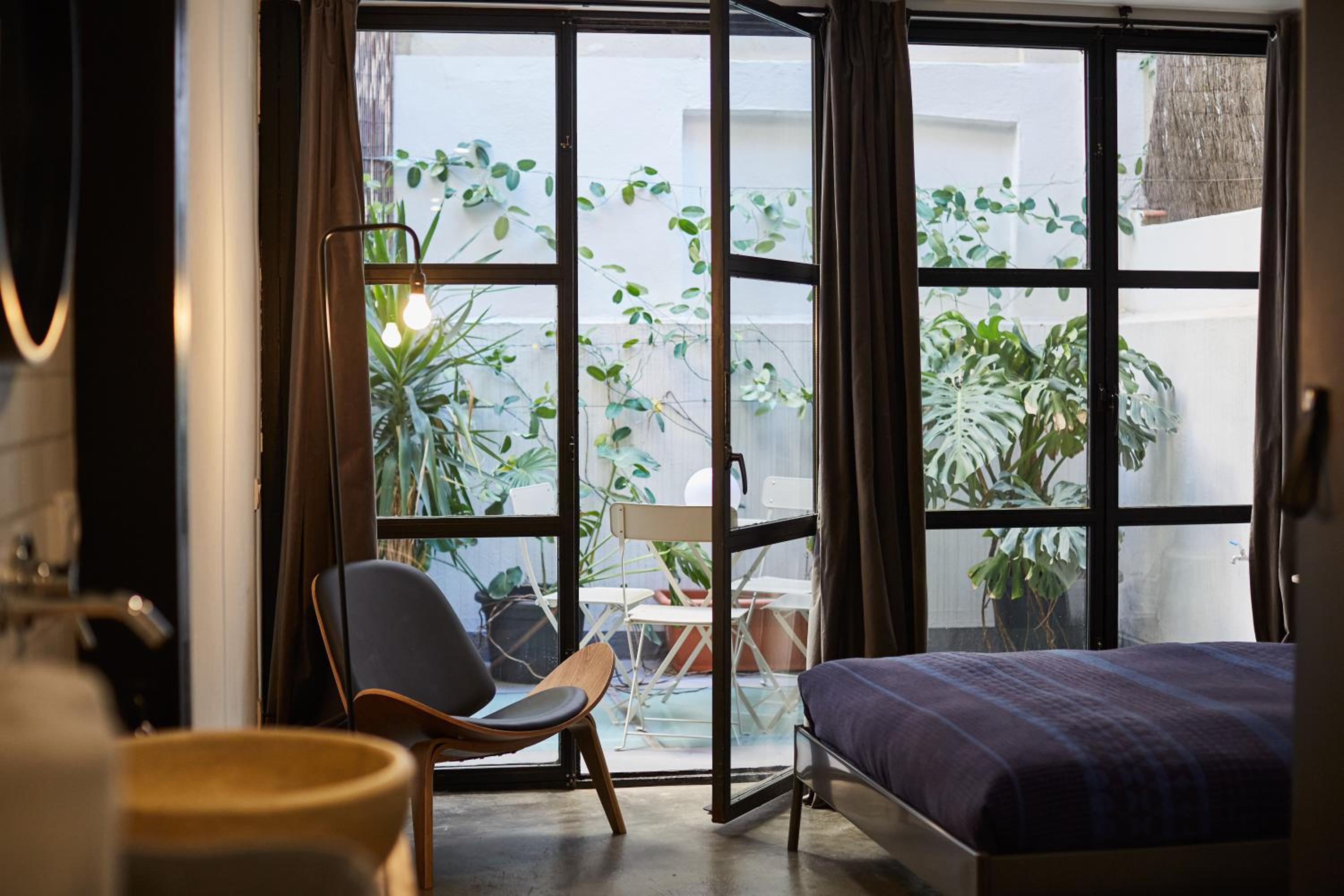 Suite con Terraza y Balcón