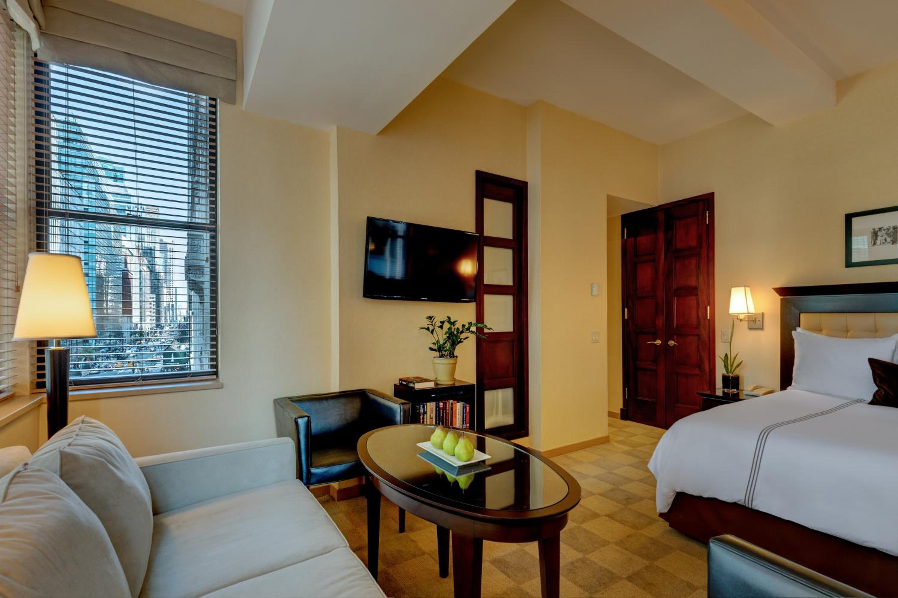 Junior Suite with One King Bed photo 2