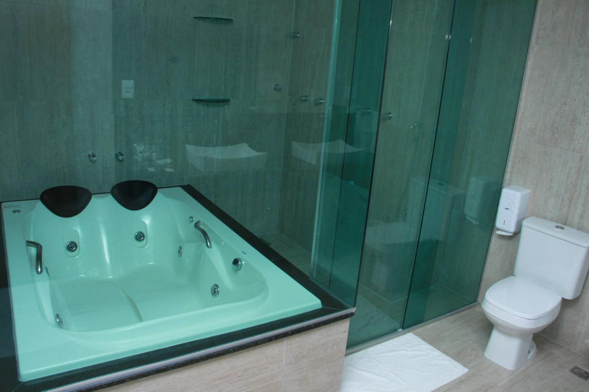 Executive Suite - Photo 2