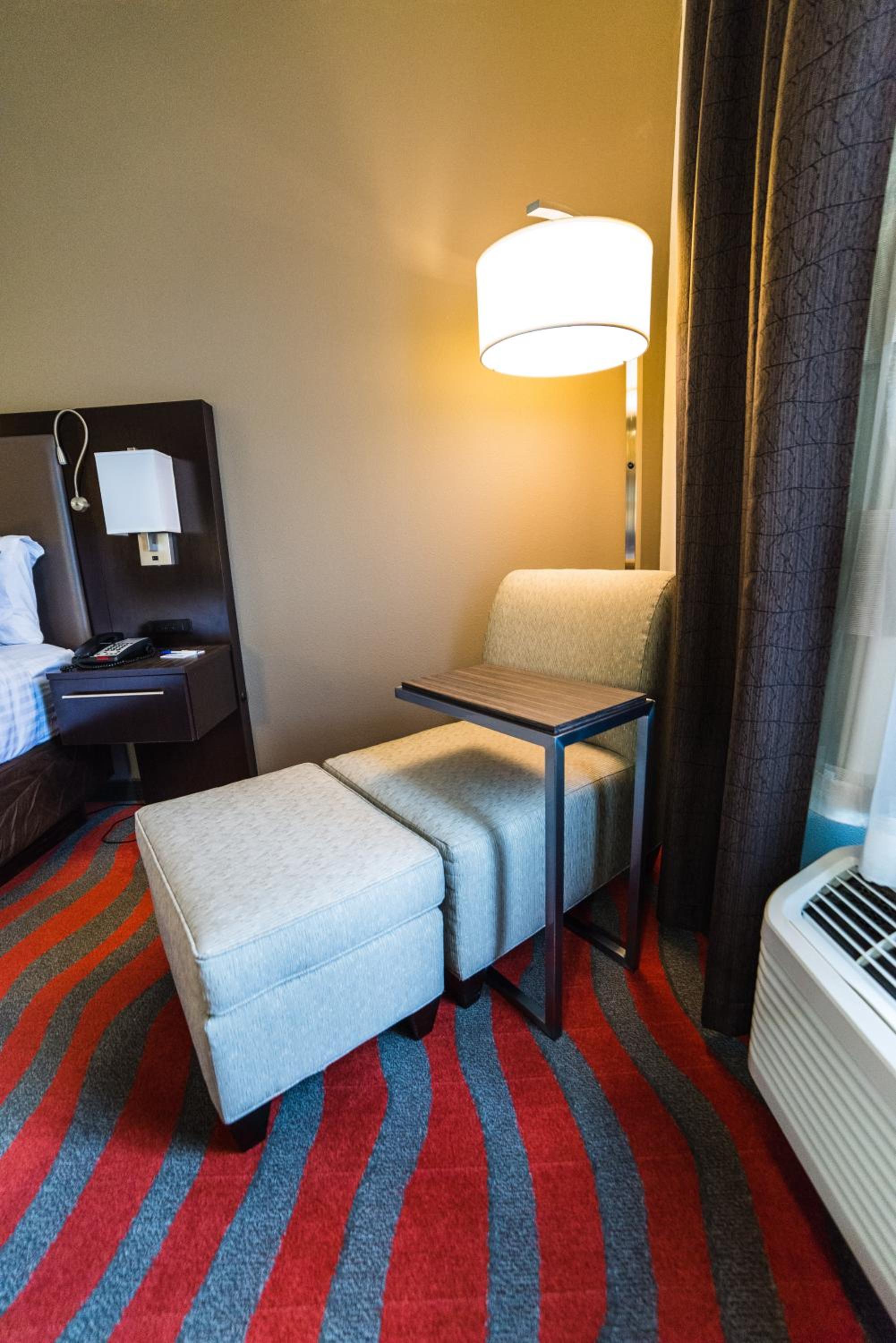 Queen Room with Two Queen Beds and Mobility Accessible Bathtub - Photo 4