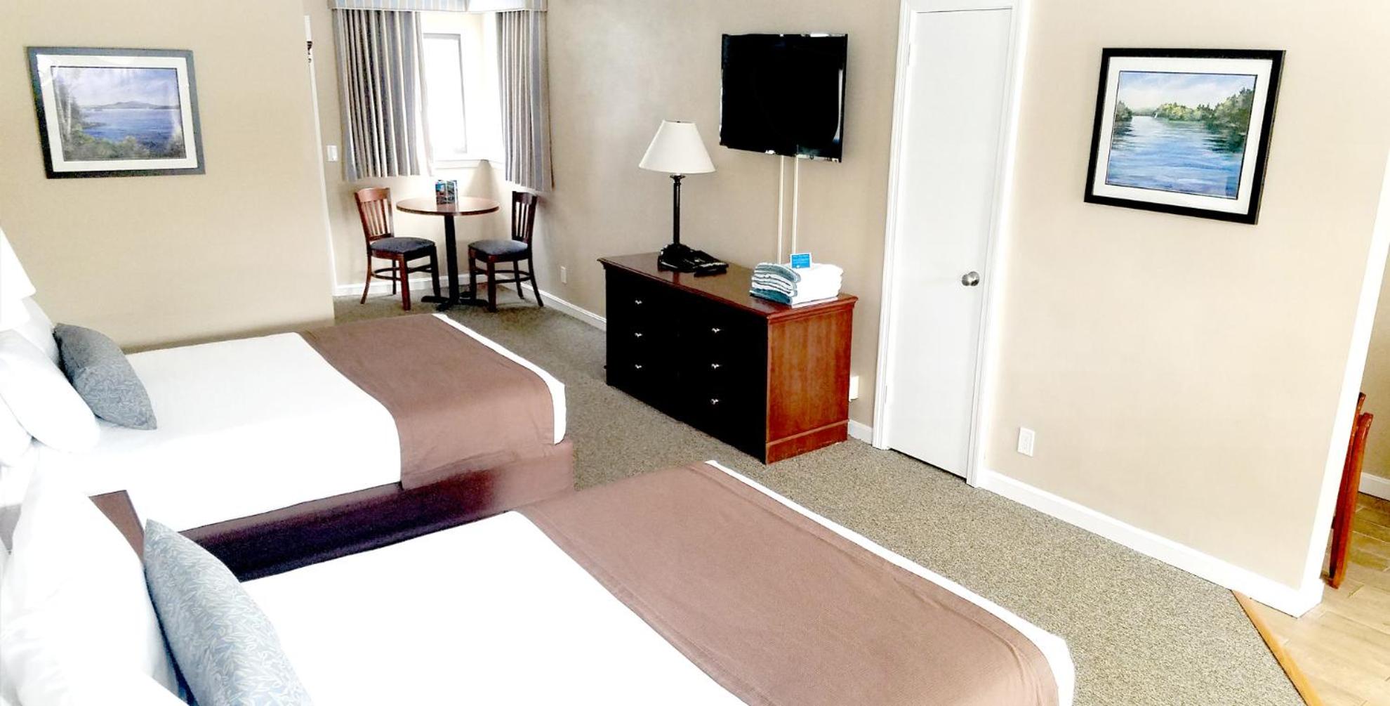 Double Room with Two Double Beds photo 2
