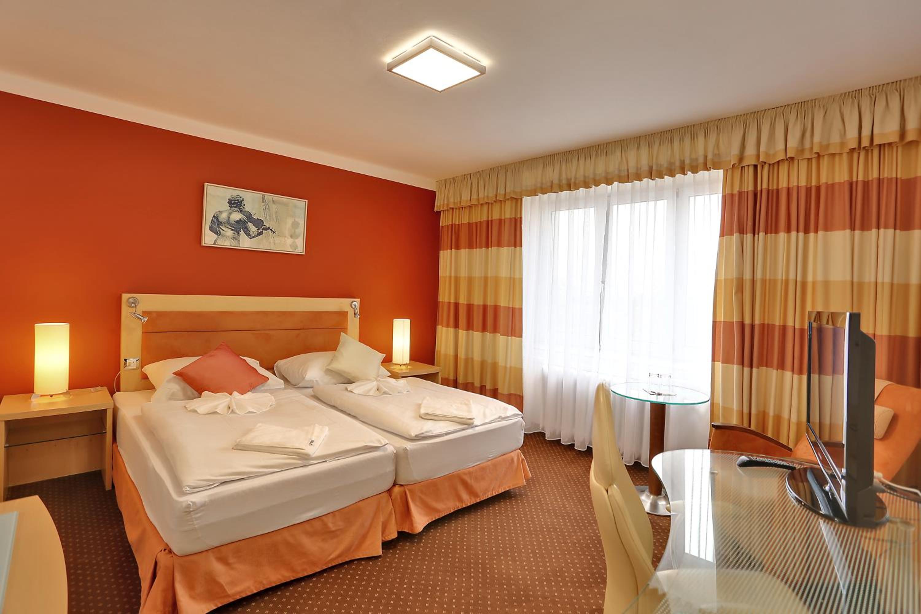 Superior Double or Twin Room - Photo 3