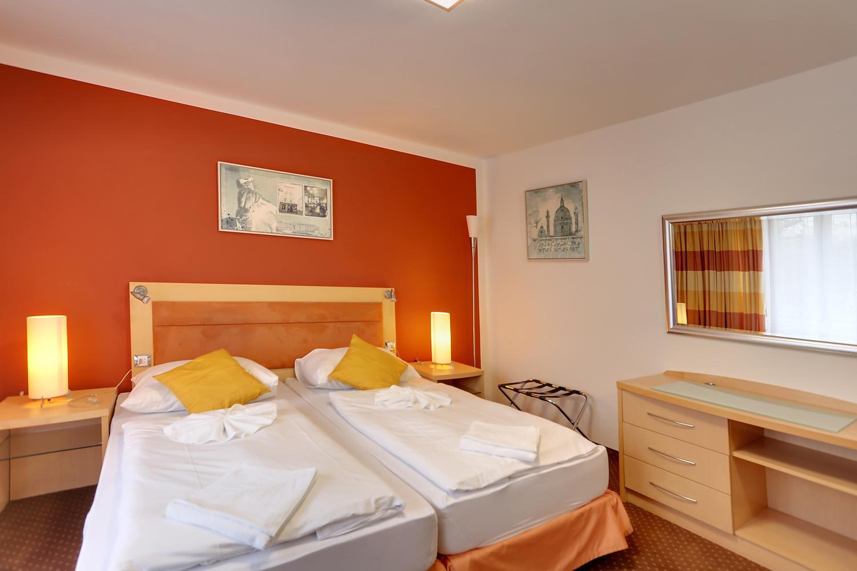 Superior Double or Twin Room - Photo 4