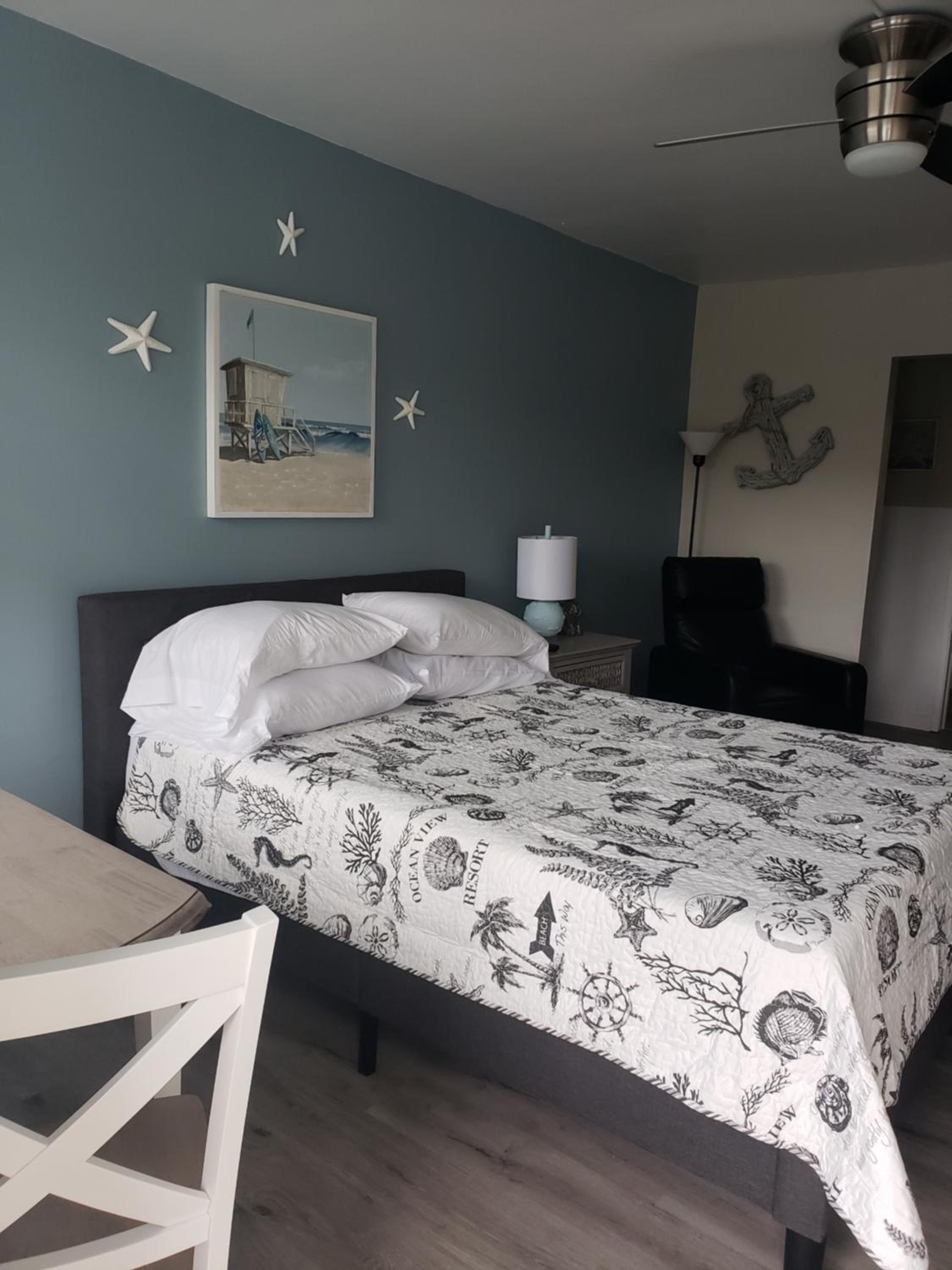 Standard Queen Room