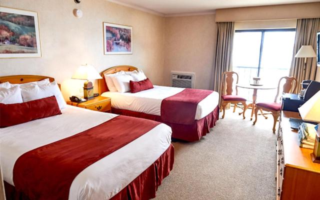 Double Room with Two Double Beds and Lake View photo 1