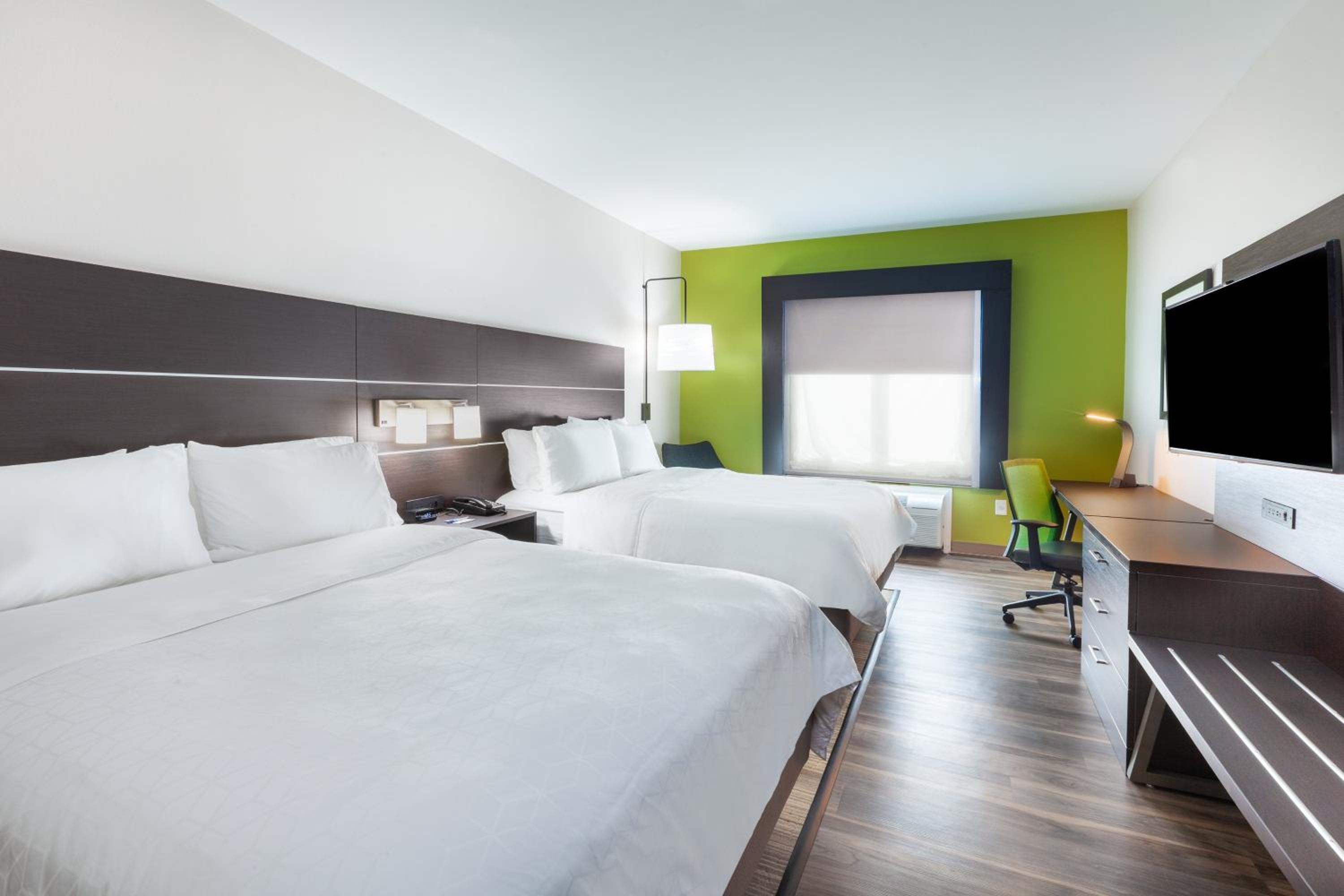 Standard Room with Two Queen Beds - Photo 1