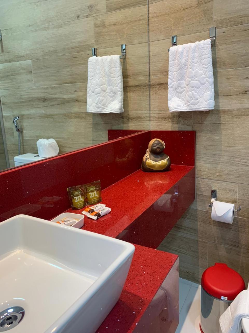Deluxe Queen Suite - Photo 36