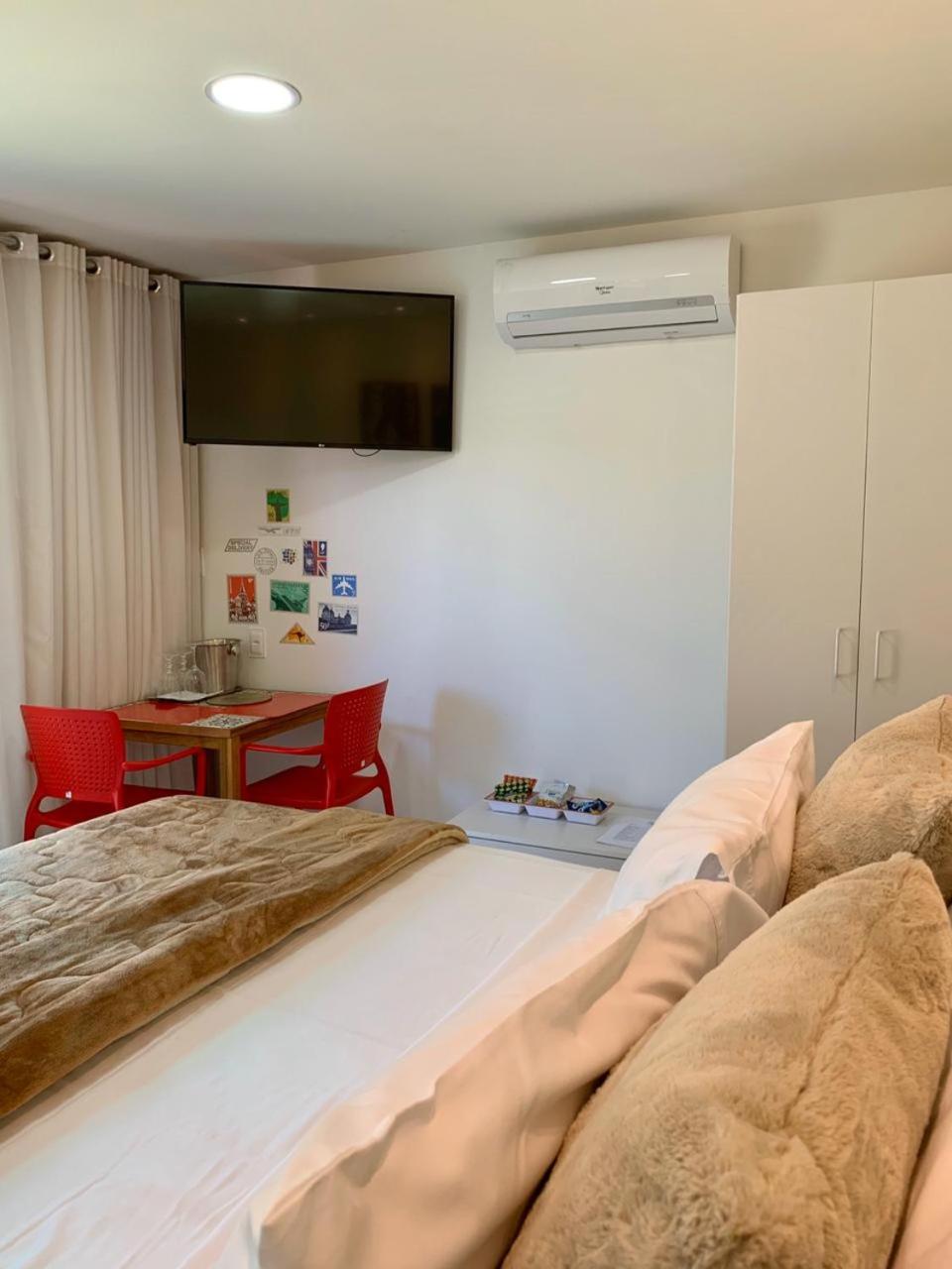 Deluxe Queen Suite - Photo 21