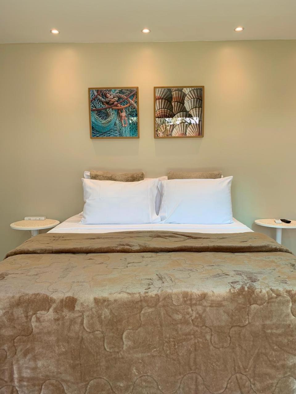 Deluxe Queen Suite - Photo 18