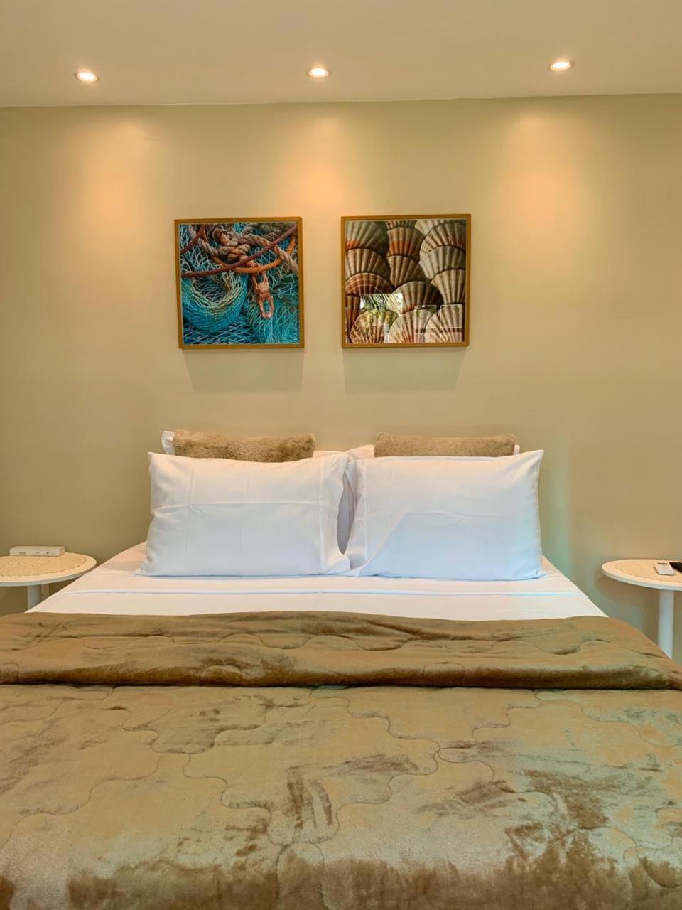 Deluxe Queen Suite - Photo 16