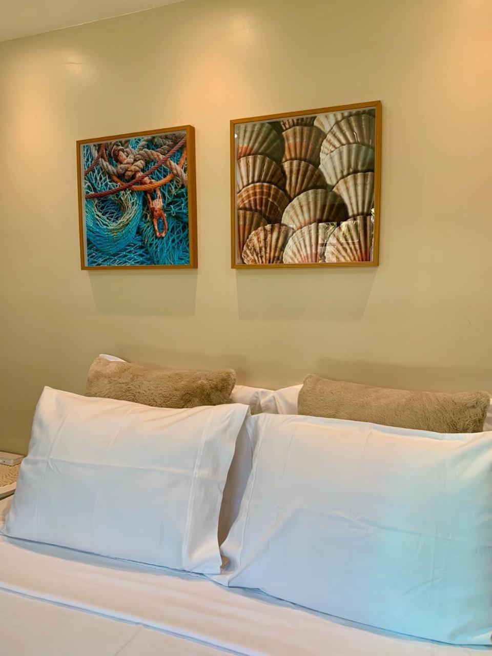 Deluxe Queen Suite - Photo 13