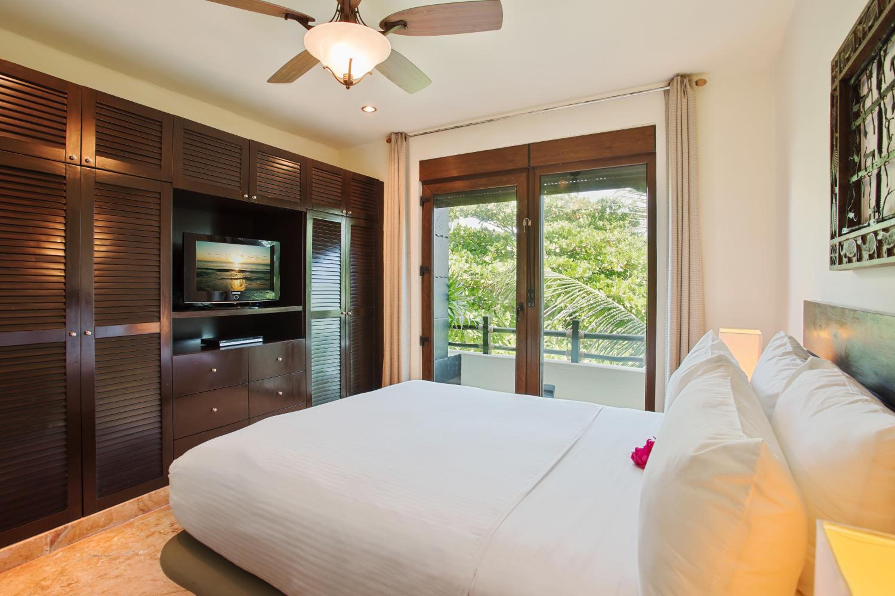 Three-Bedroom Suite - Penthouse photo 2