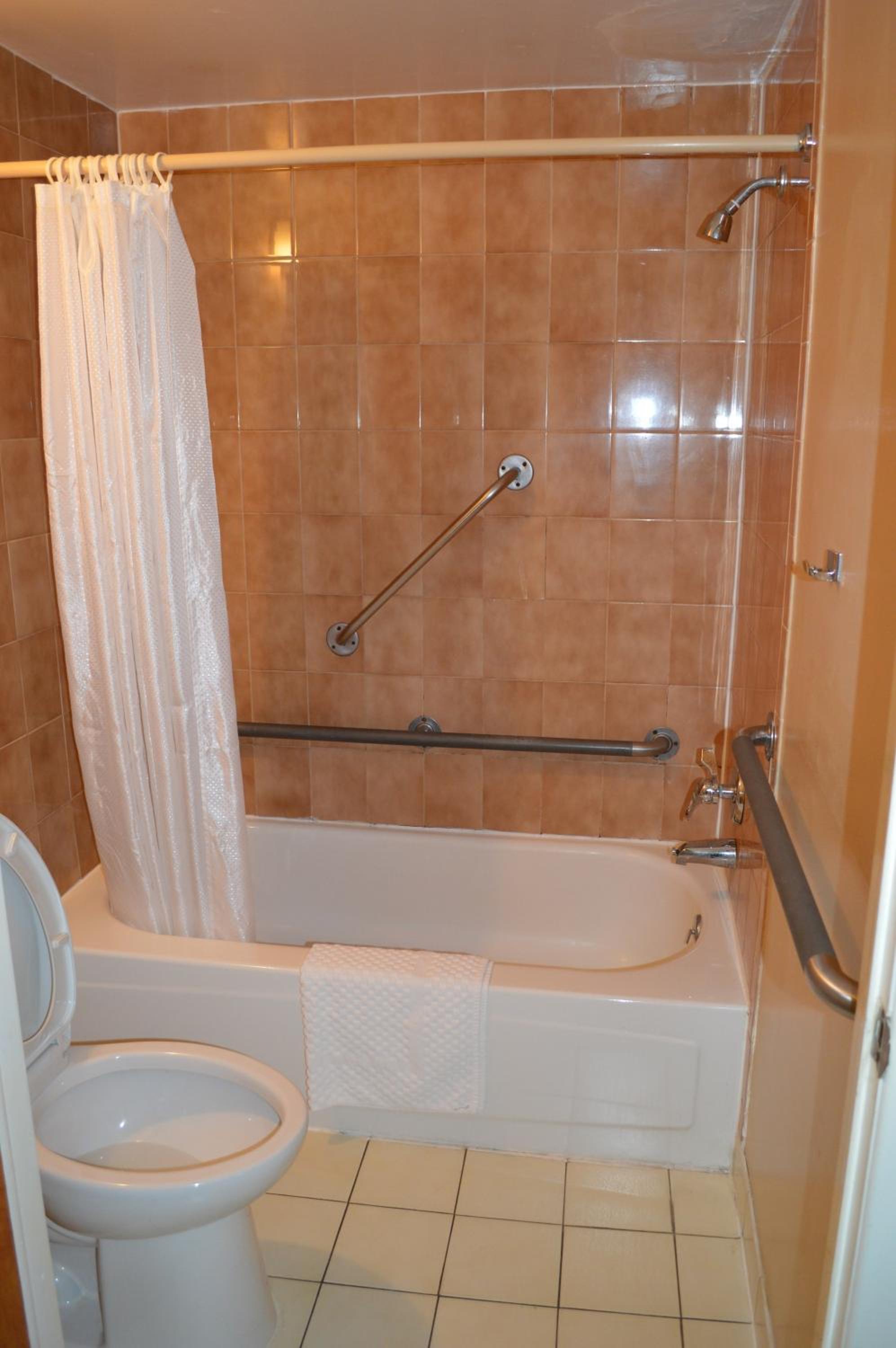 Double Room - Disability Access photo 3