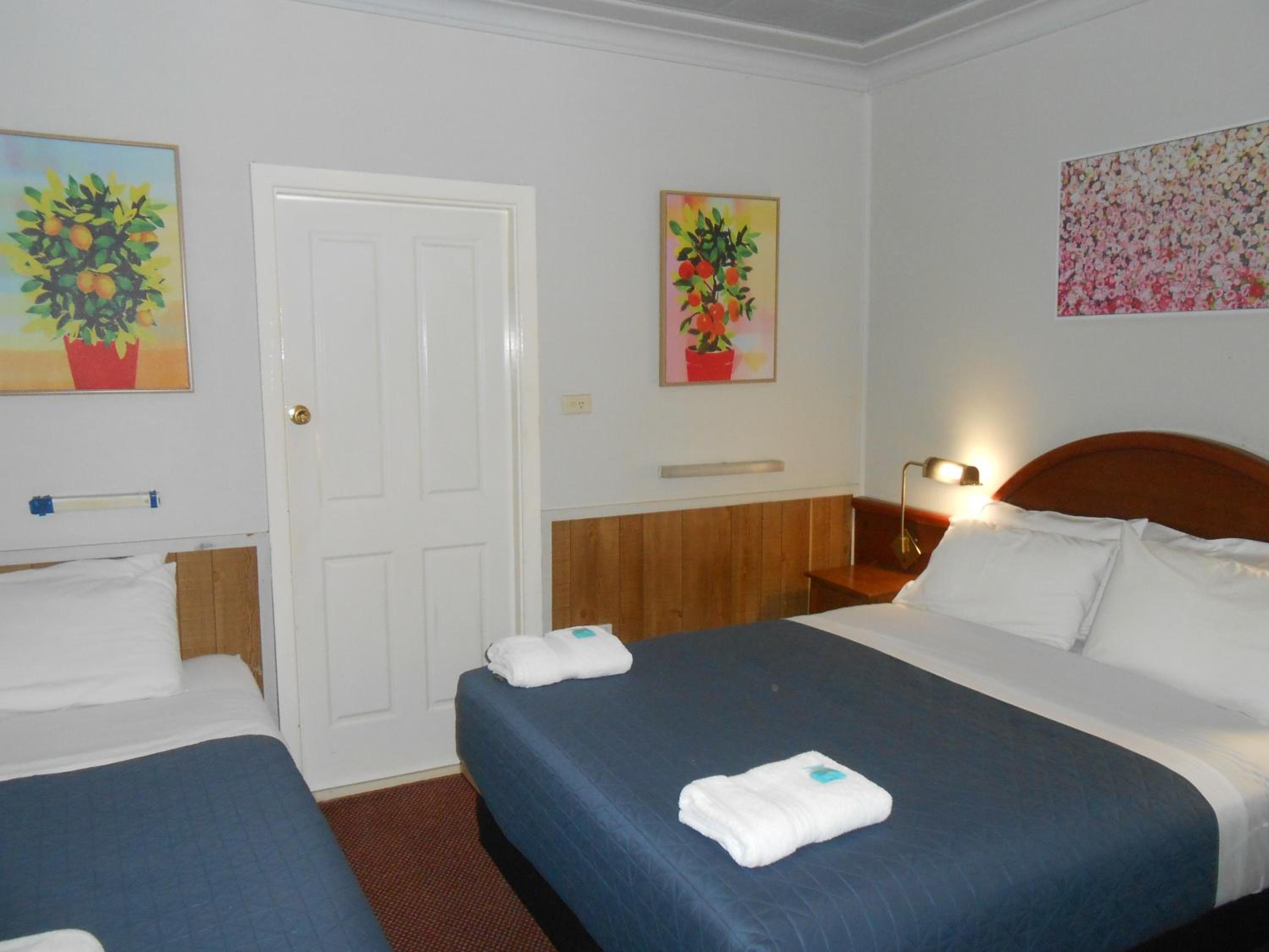 Double or Twin Room with Bathroom - Photo 2