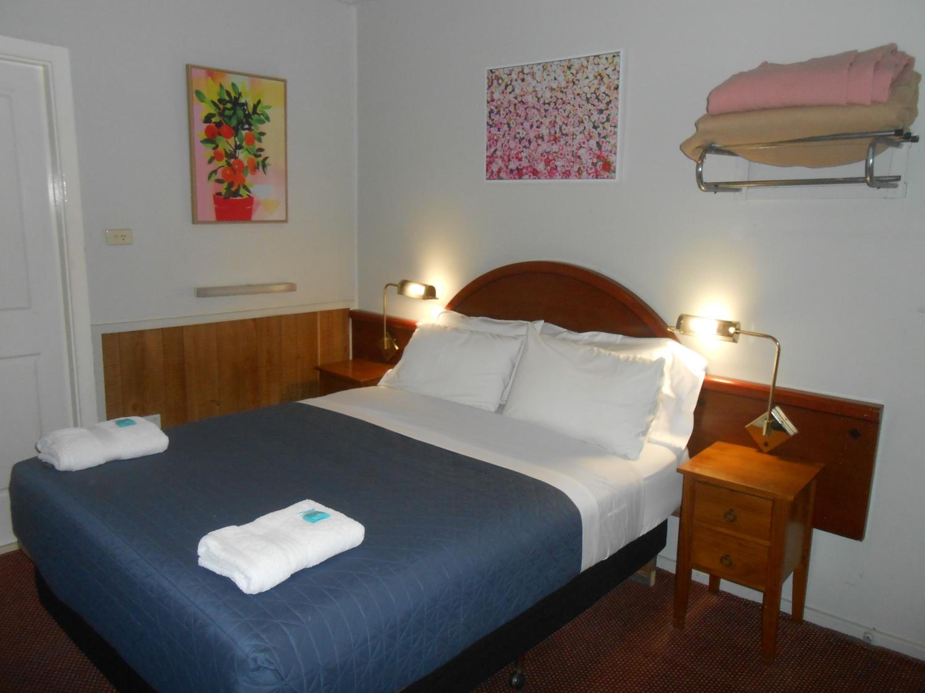 Double or Twin Room with Bathroom - Photo 7