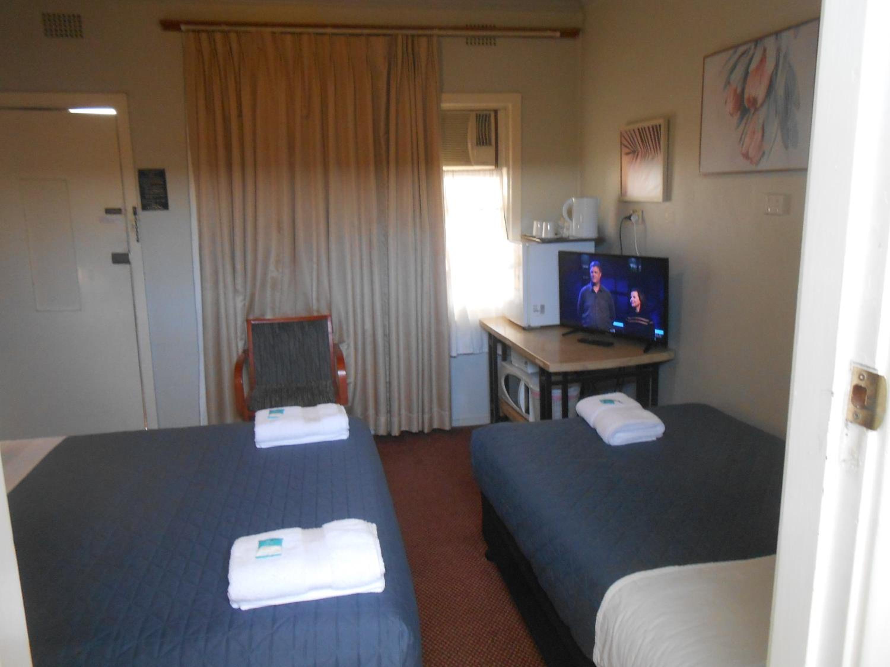 Double or Twin Room with Bathroom - Photo 1