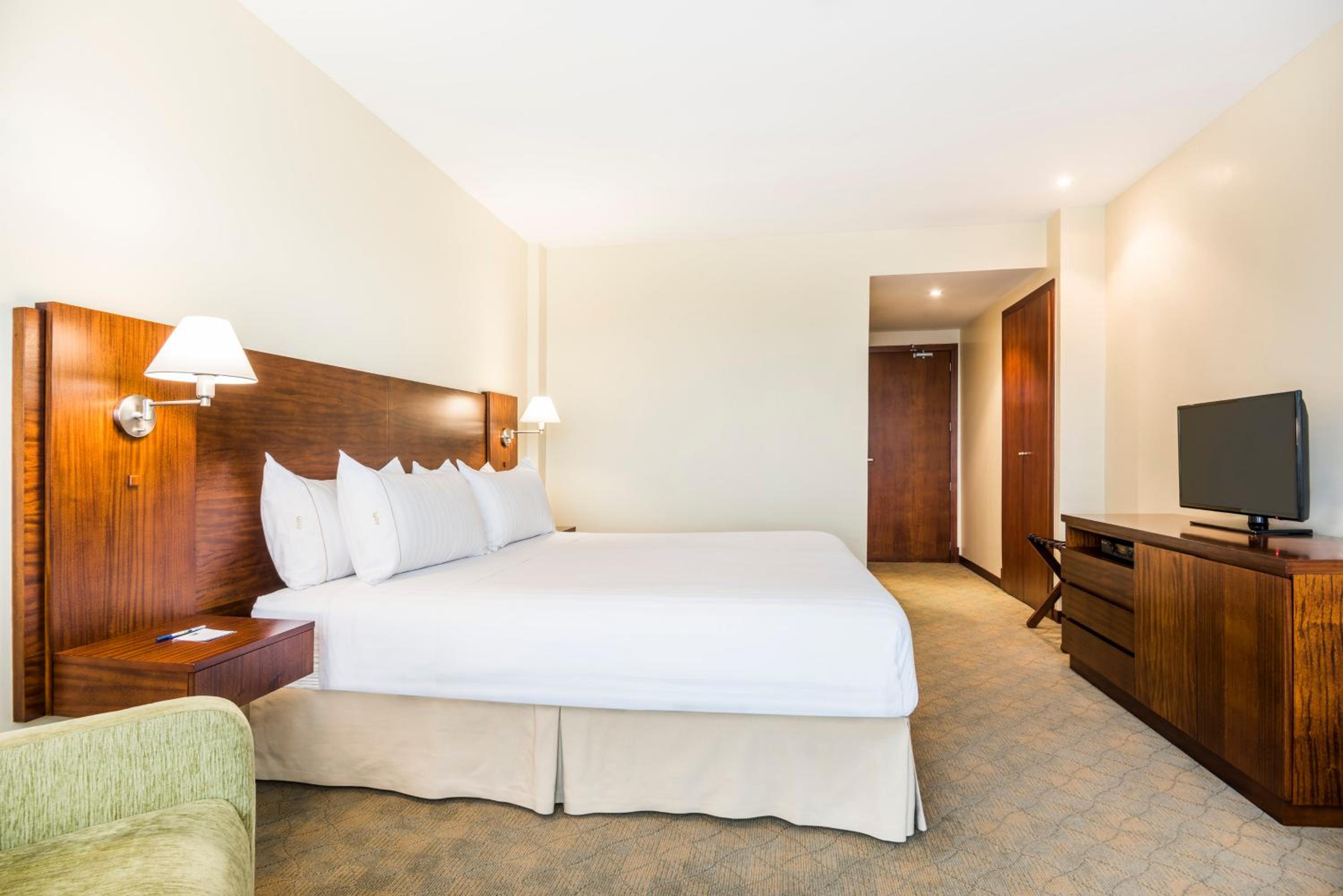 Standard King Room - Photo 3