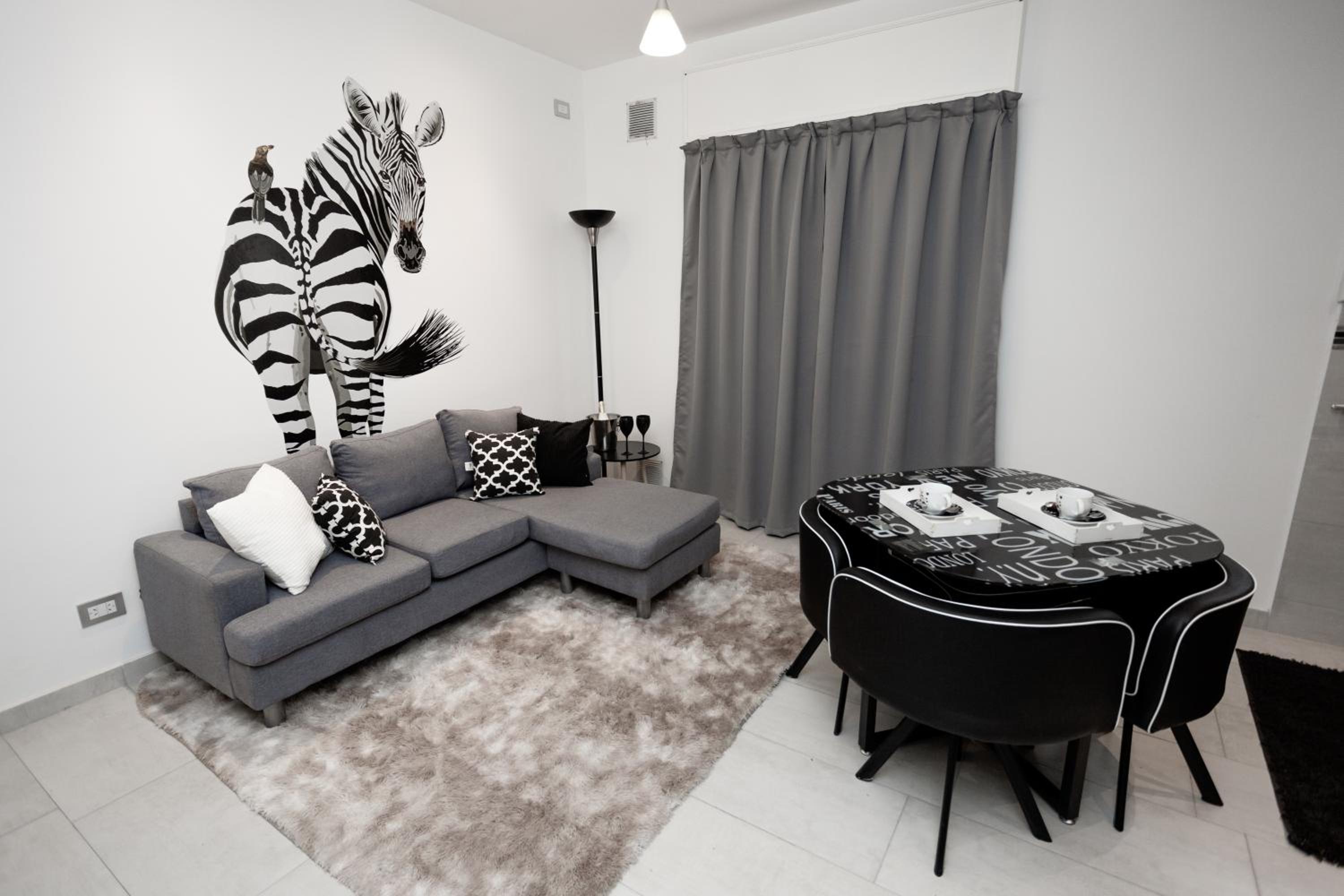 One-Bedroom Apartment photo 1