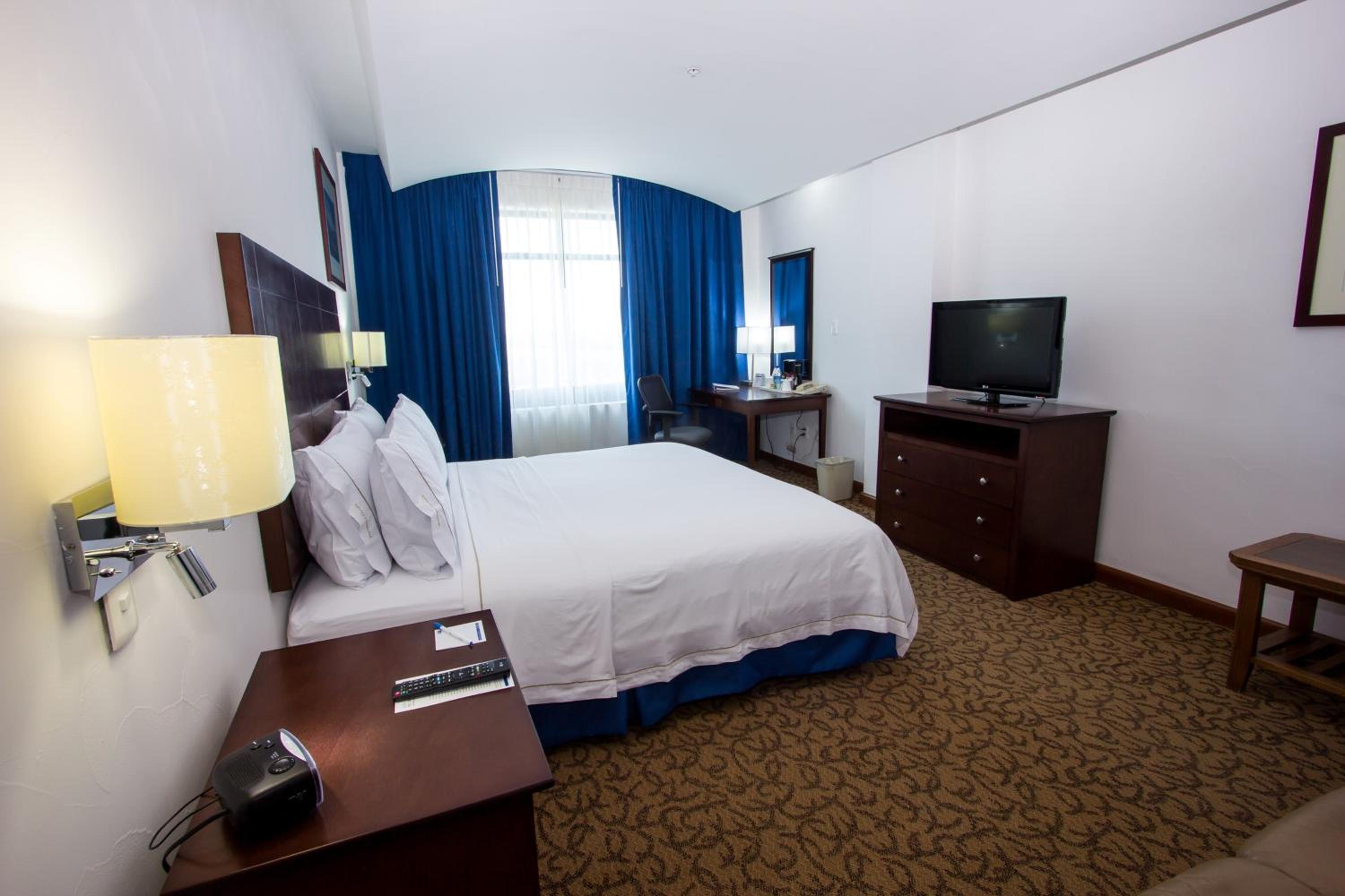 Standard King Room - Photo 2