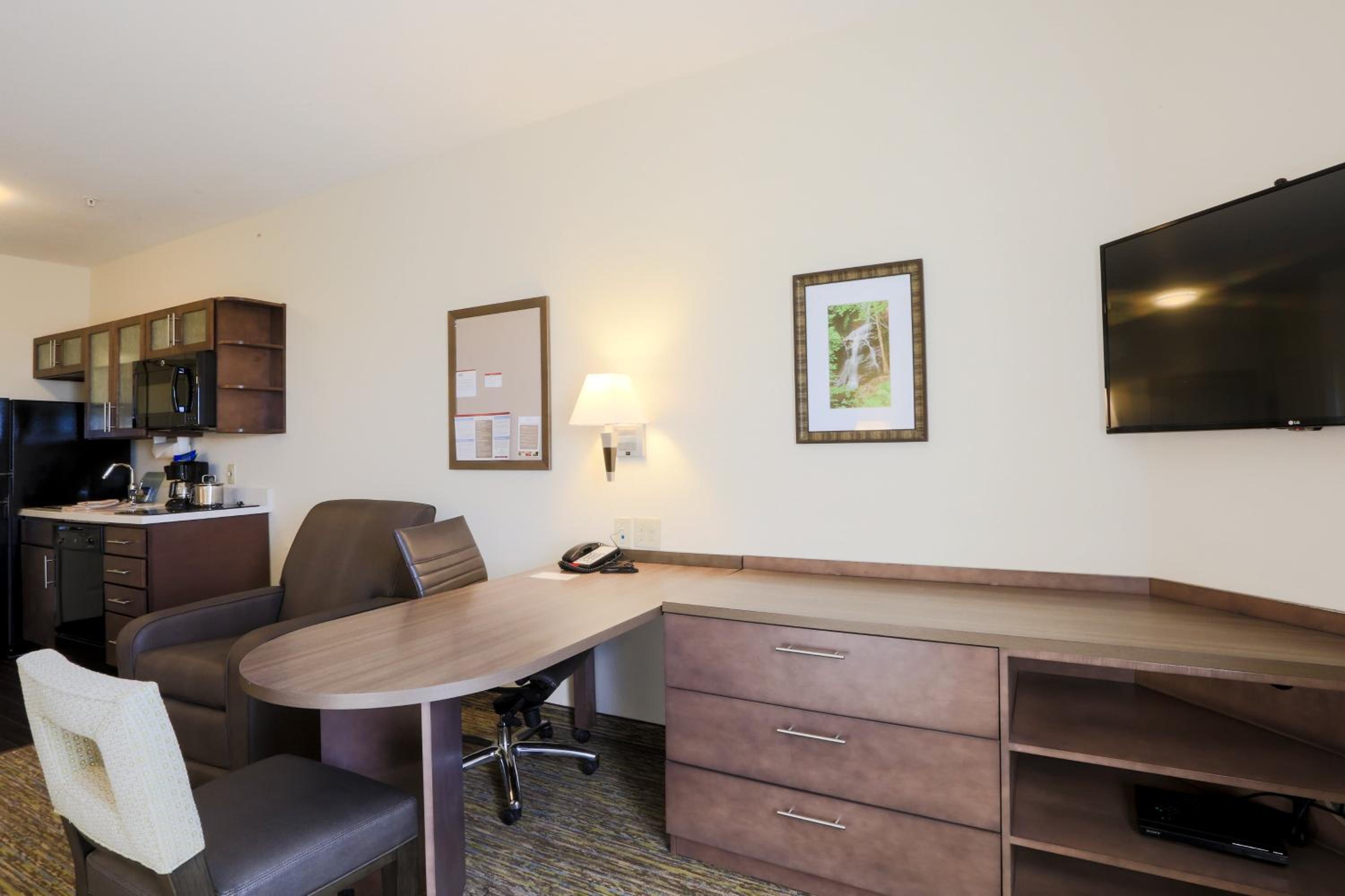 Queen Studio Suite photo 3
