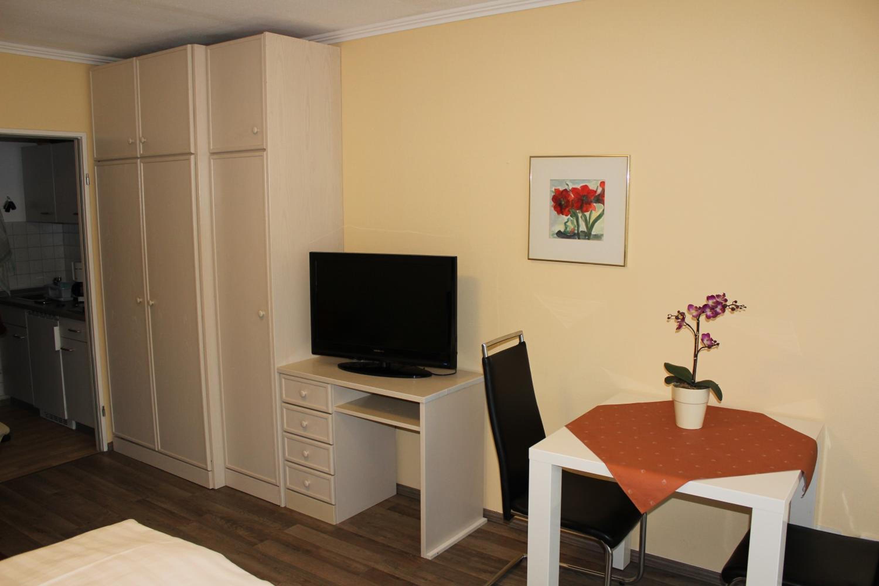 Apartment with Balcony photo 2