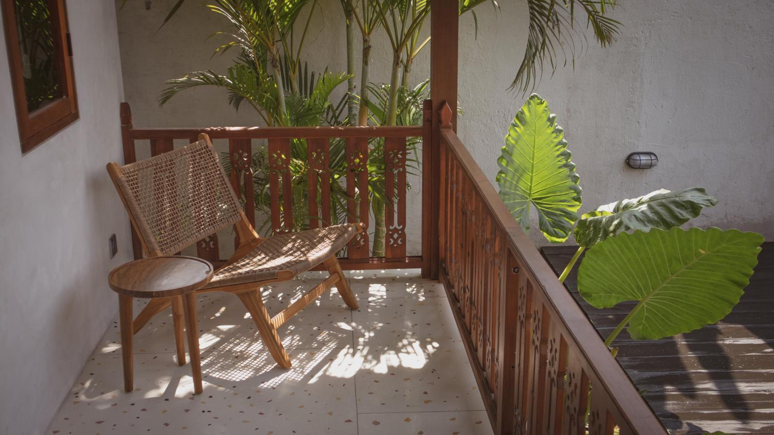 Queen Suite with Pool View - Photo 12