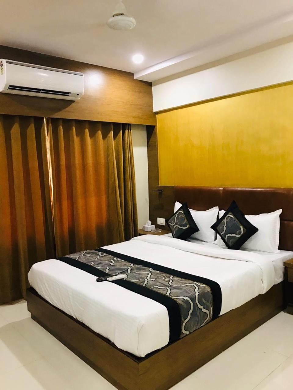 Deluxe Room - Photo 20