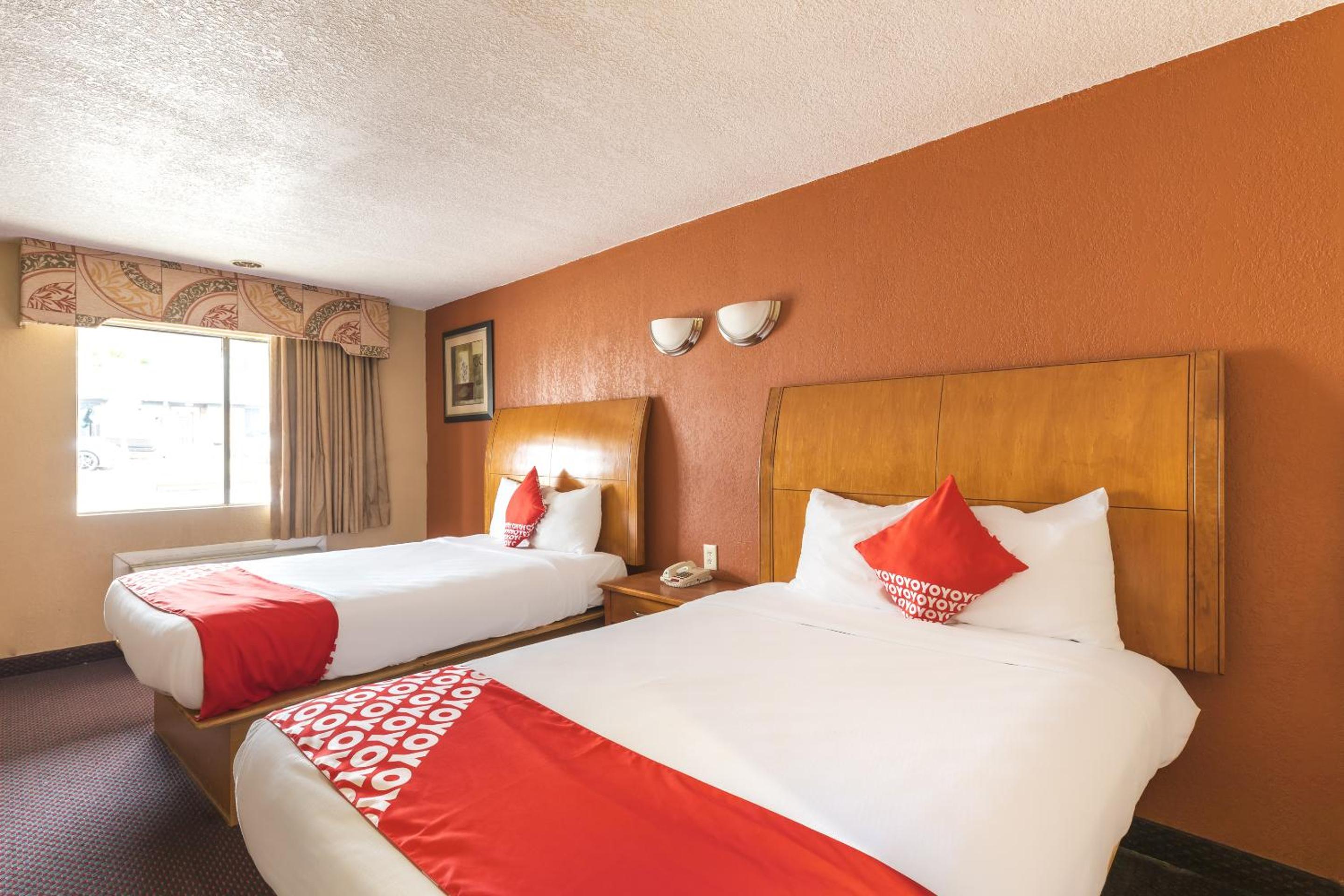 Queen Room With Two Queen Beds photo 2