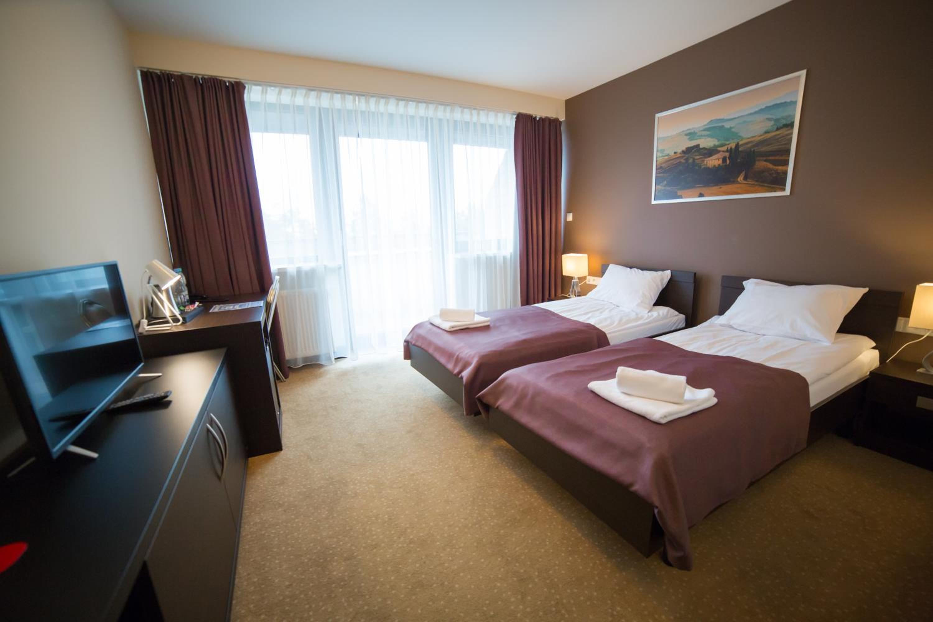 Twin Room - Photo 5