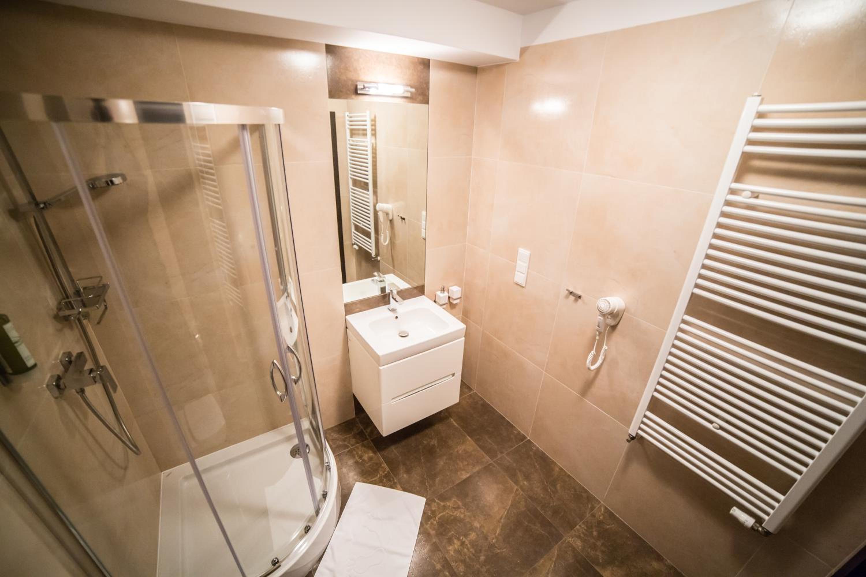 Twin Room - Photo 3