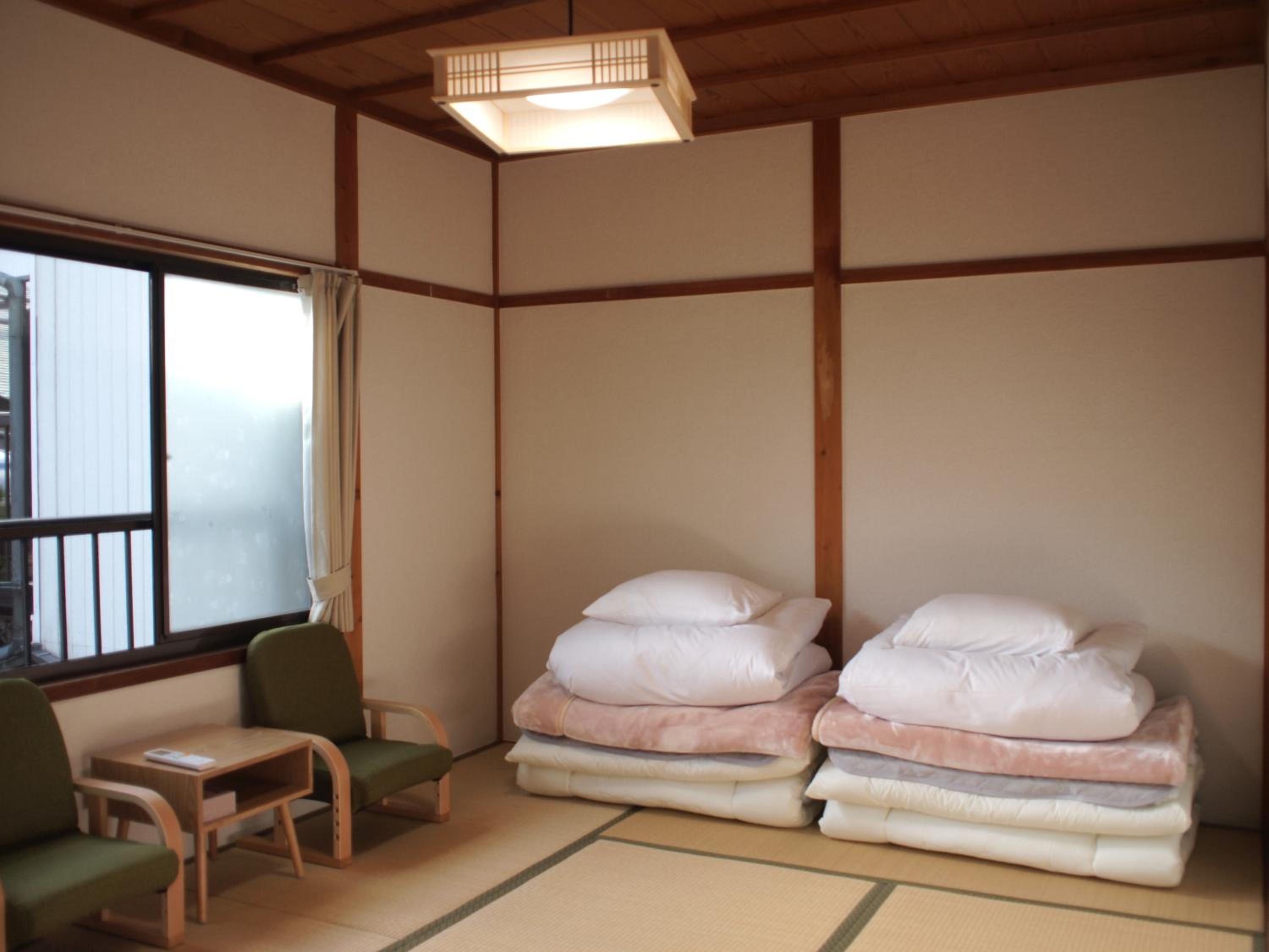 Economy Twin Room photo 2
