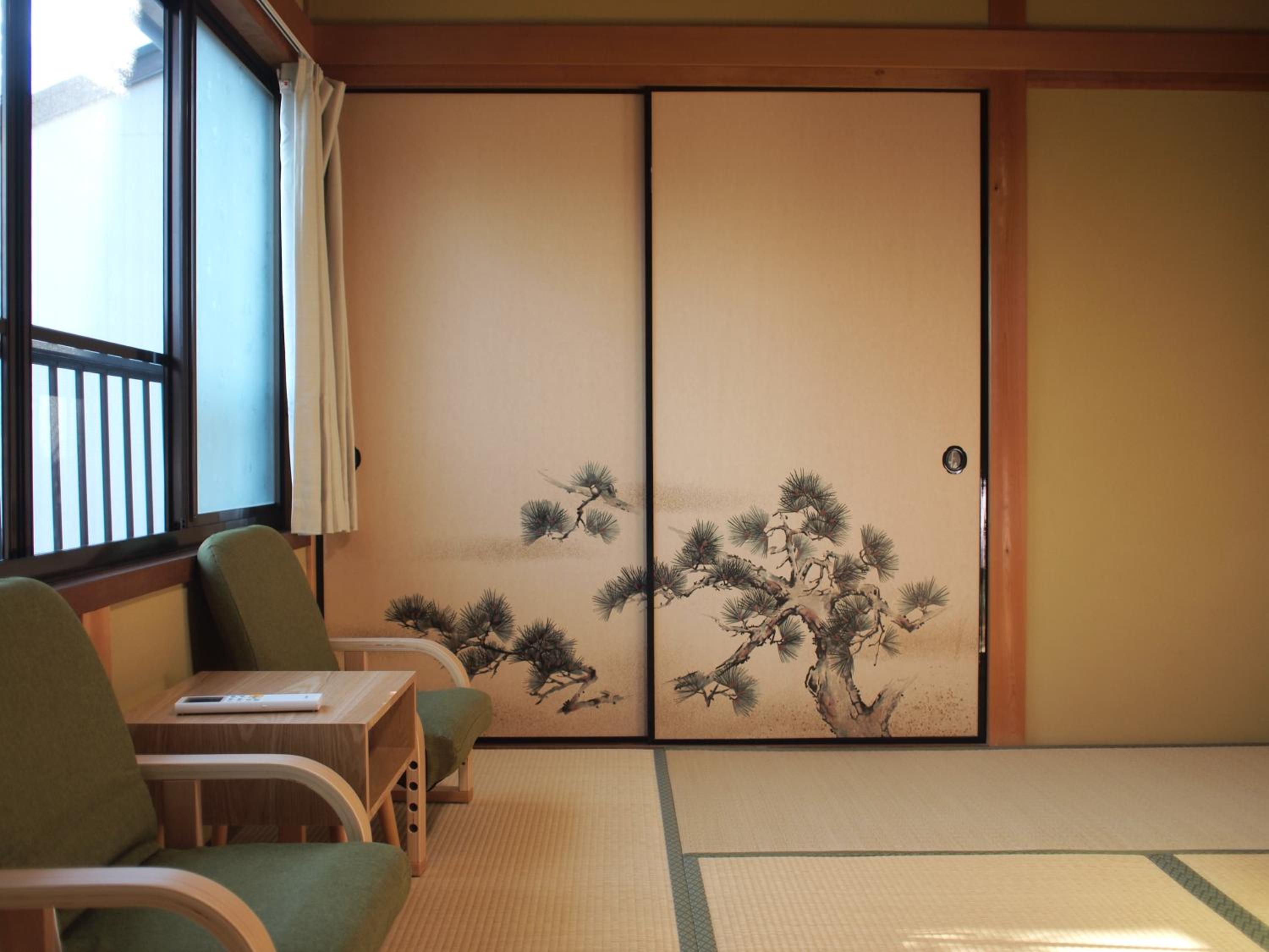 Economy Twin Room photo 3
