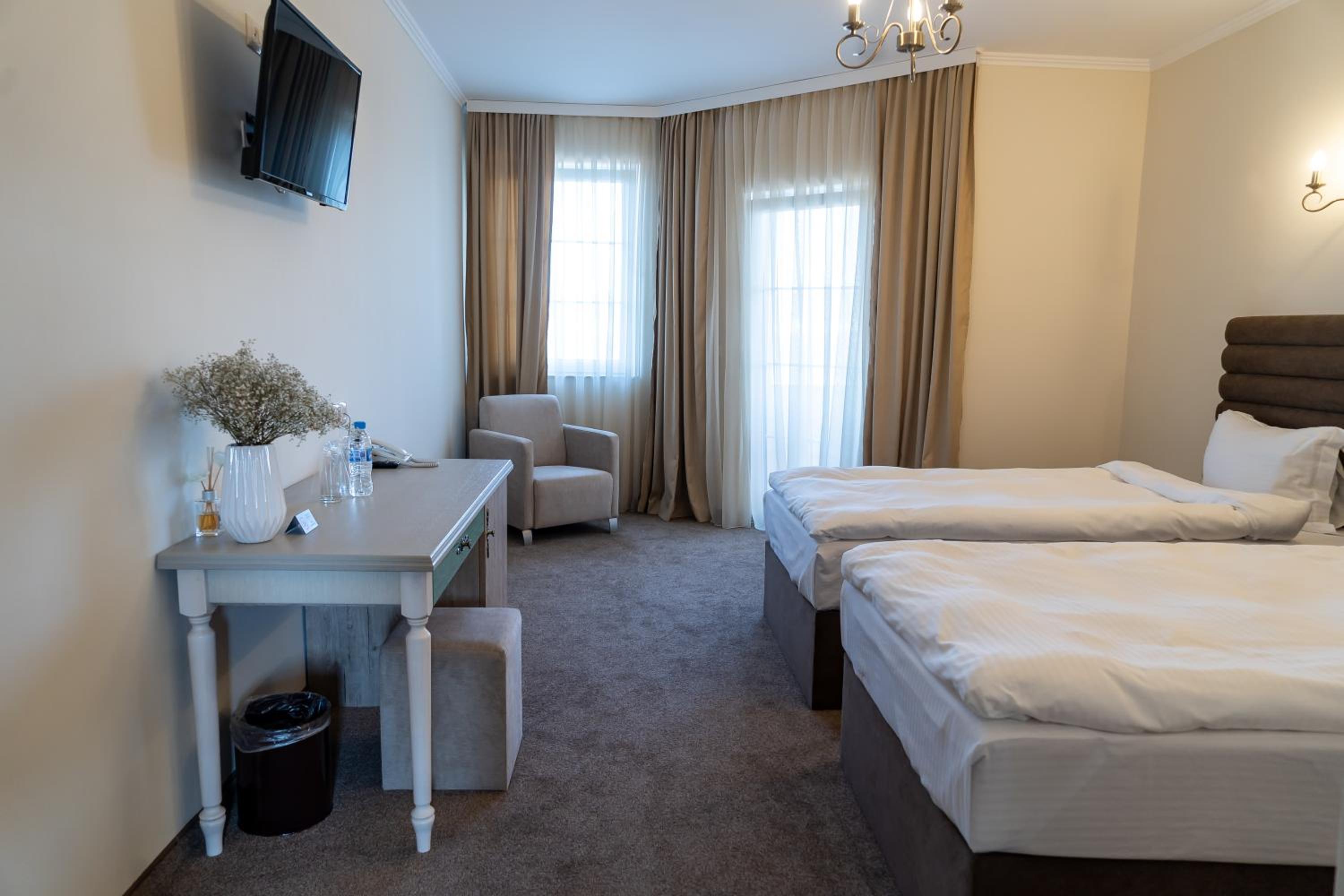 Double or Twin Room - Photo 5
