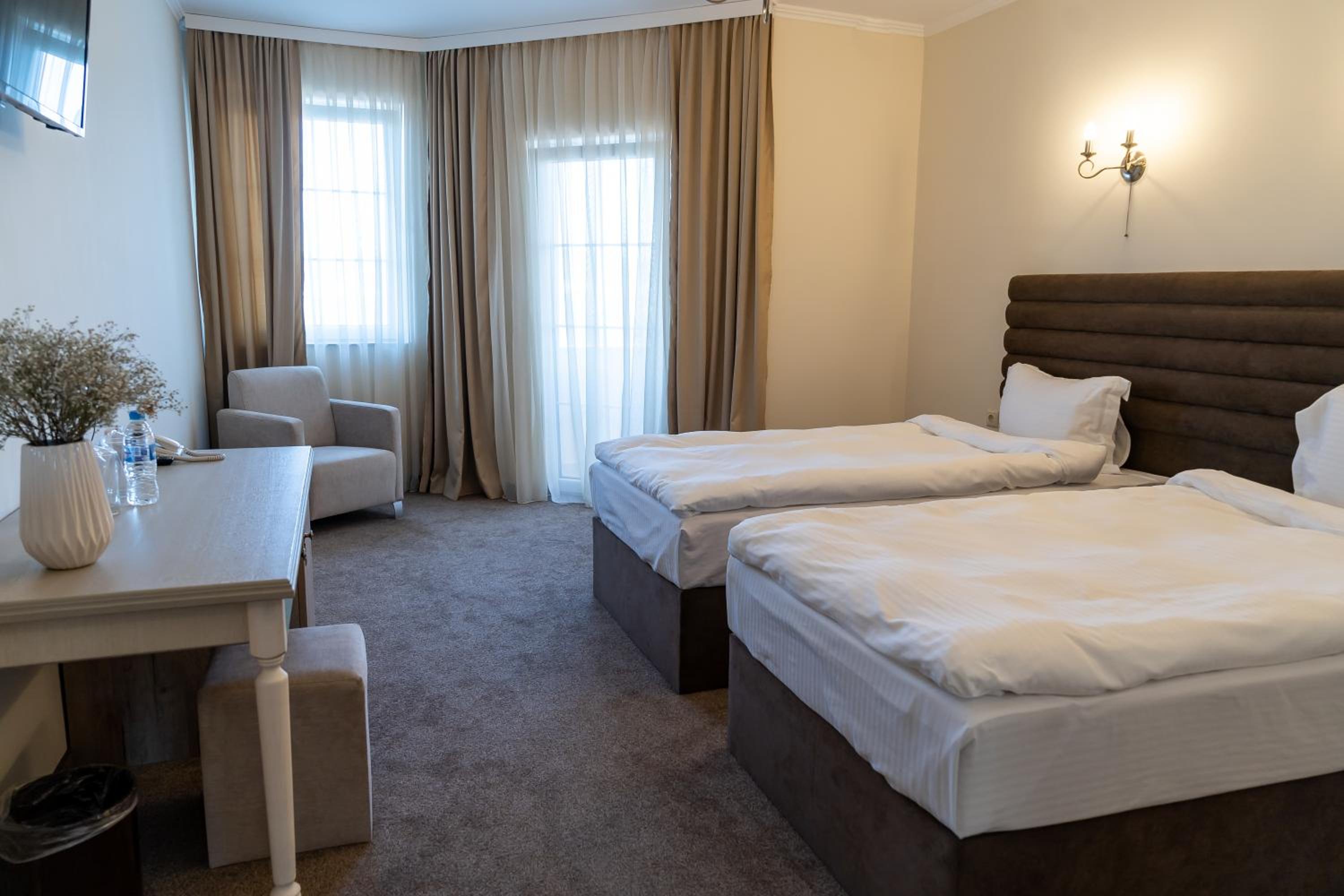 Double or Twin Room - Photo 2