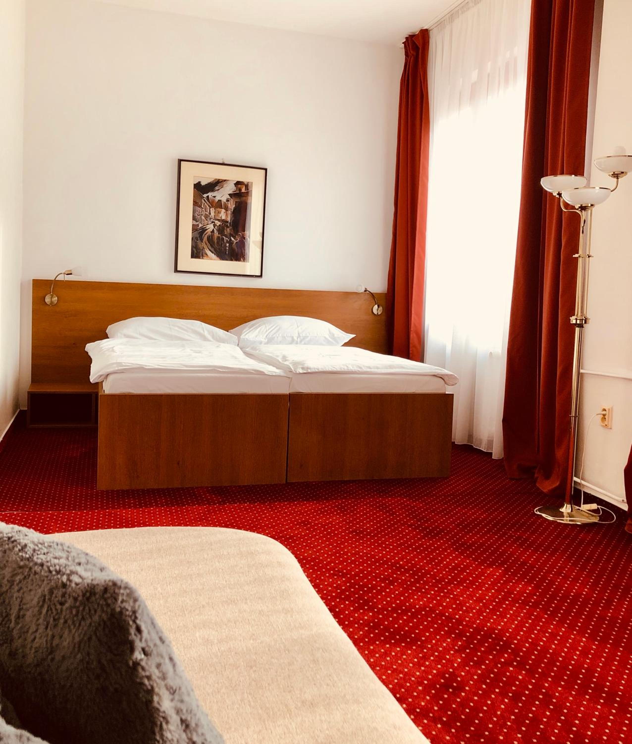 Standard Double Room with 2 Extra Beds - Photo 5