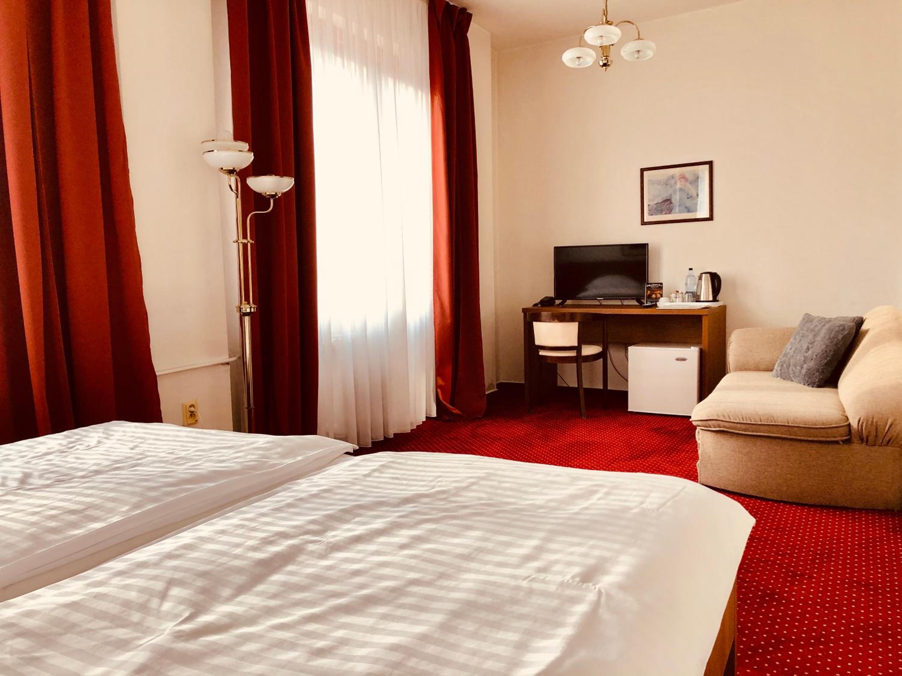 Standard Double Room with 2 Extra Beds - Photo 6