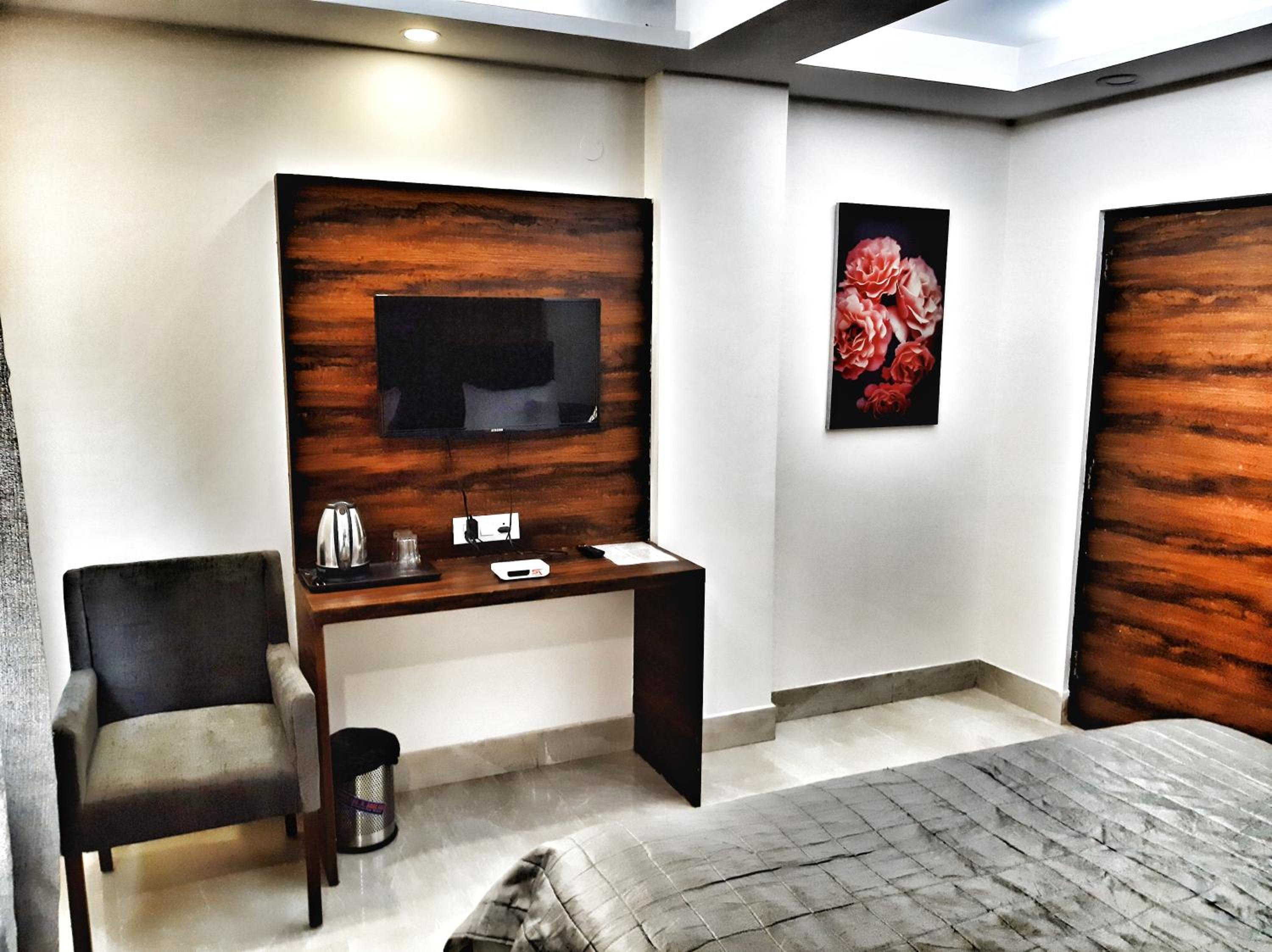 Family Room - Photo 8
