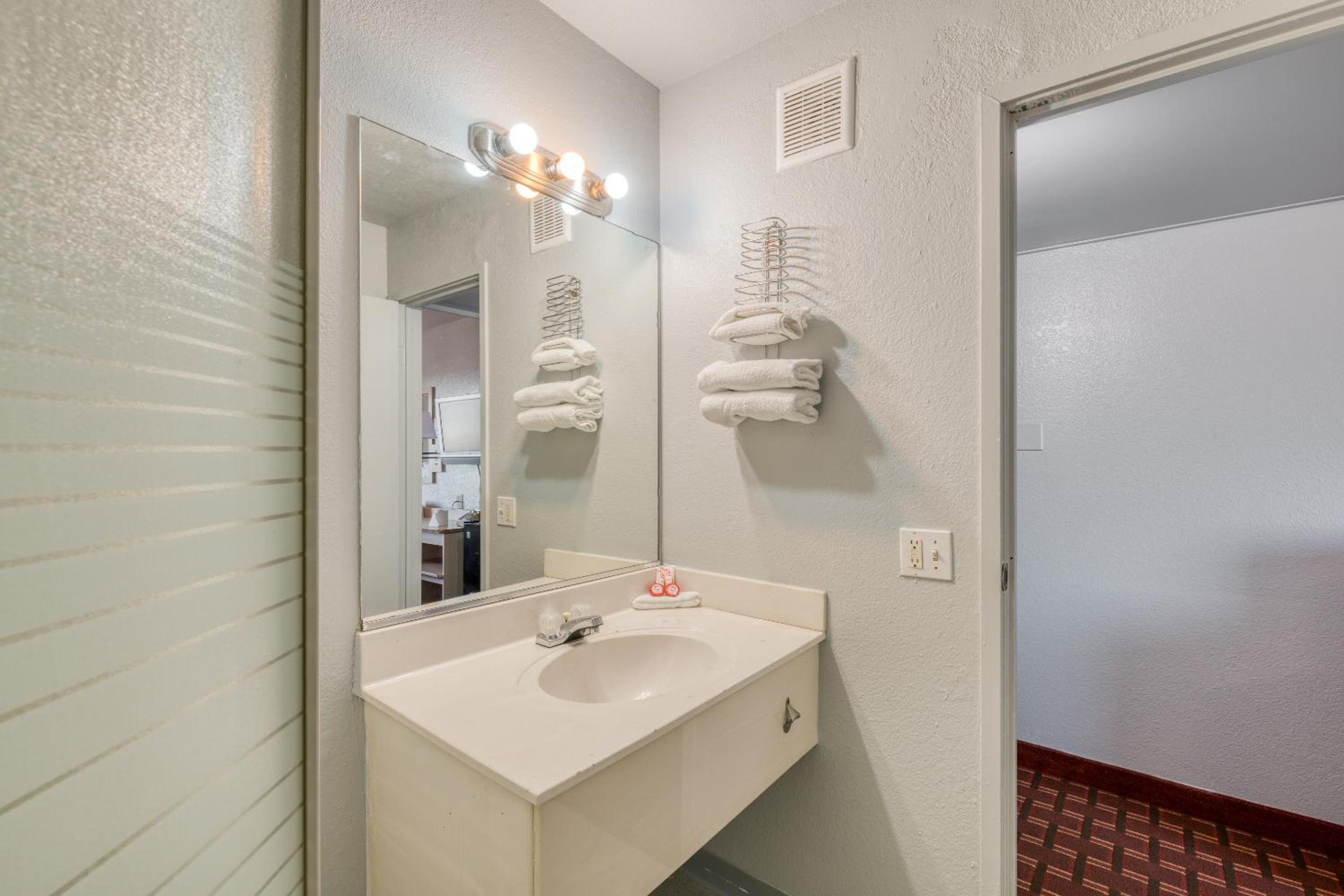 Double Room - Photo 13