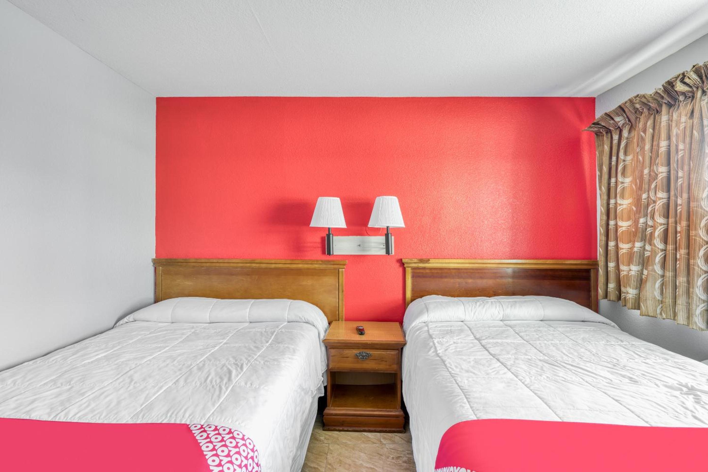 Double Room with Two Double Beds - Photo 2